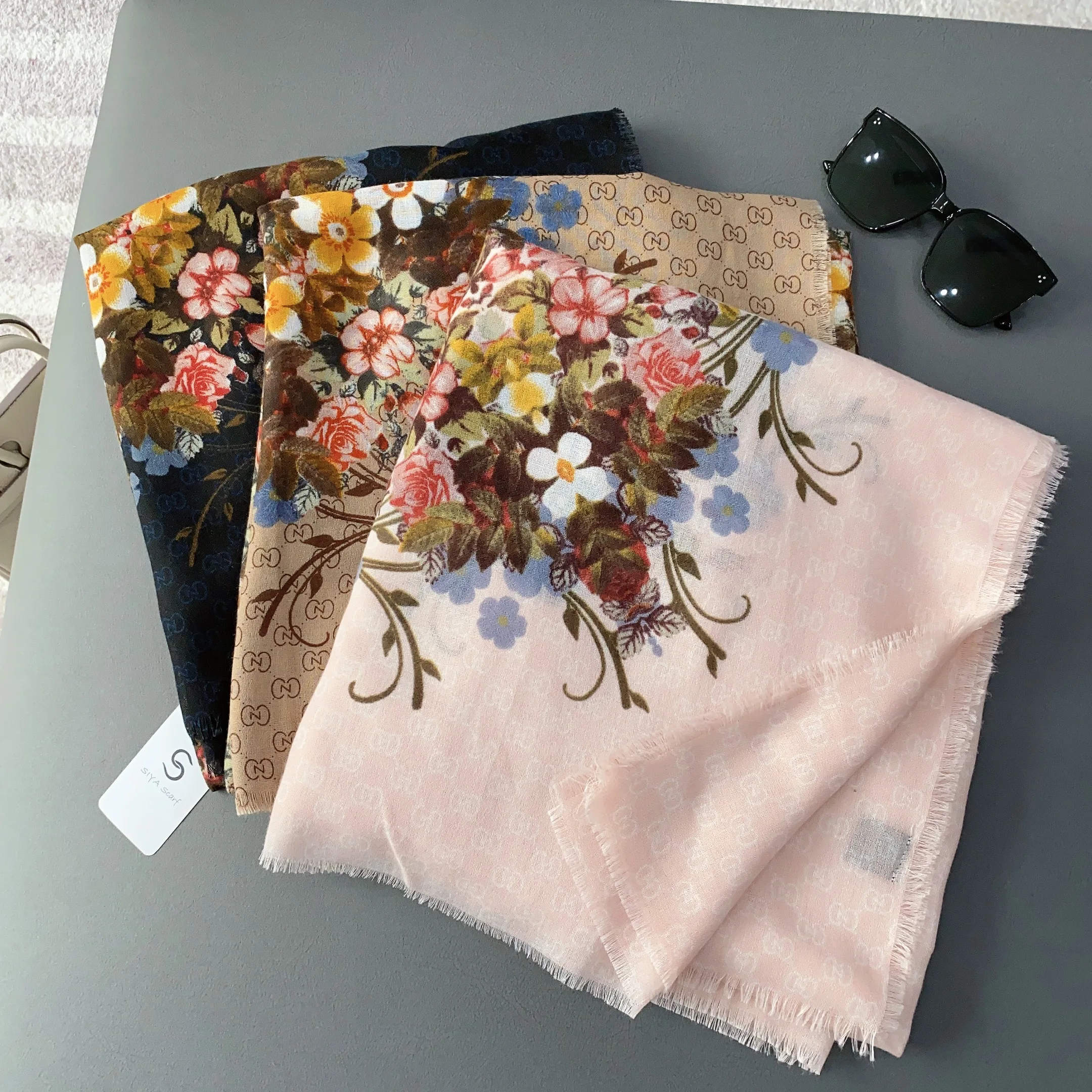 Factory wholesale Lady Square Bandana polyester cotton scarf Hair Scarves Neck Scarf  Headscarf soft Cotton Women  Neckerchief