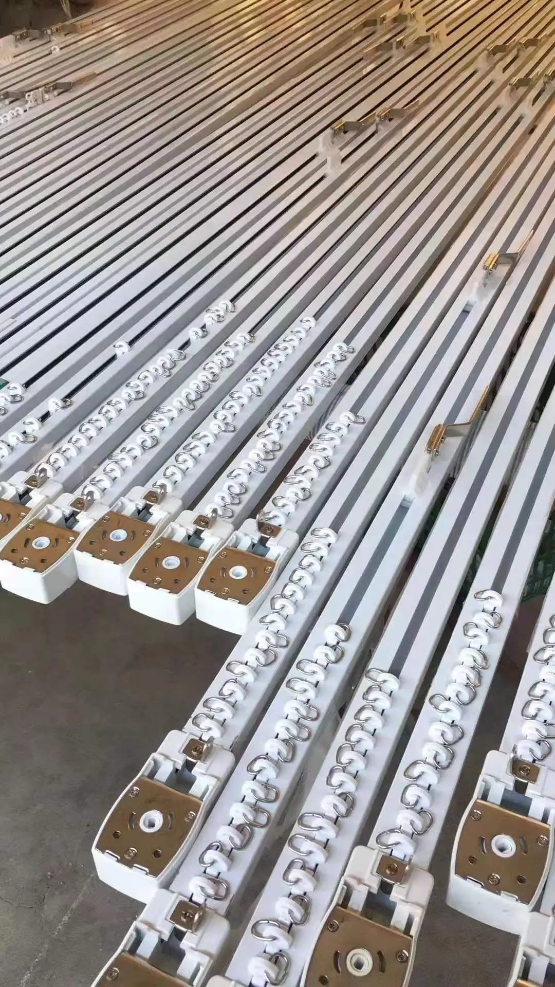 LANBOO Factory WiFi Smart Smart Home Electric Motorized Dooya Curtain Motor Splicing Sliding Rails Set