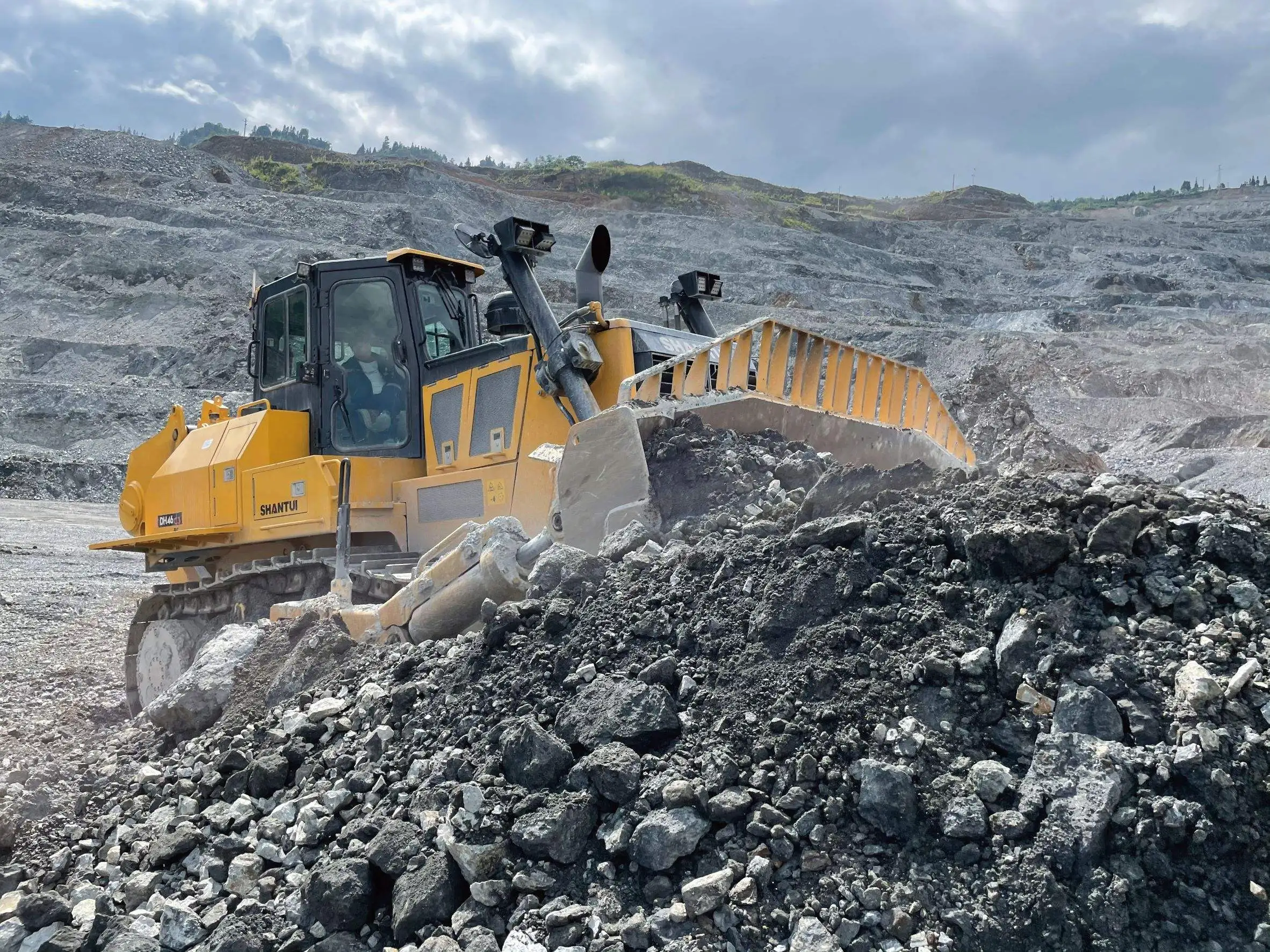 SHANTUI 2025 High Efficiency 460 HP Crawler Bulldozer DH46-C3 Cummins Bosch Rexroth Pump New Construction Motor Bearing