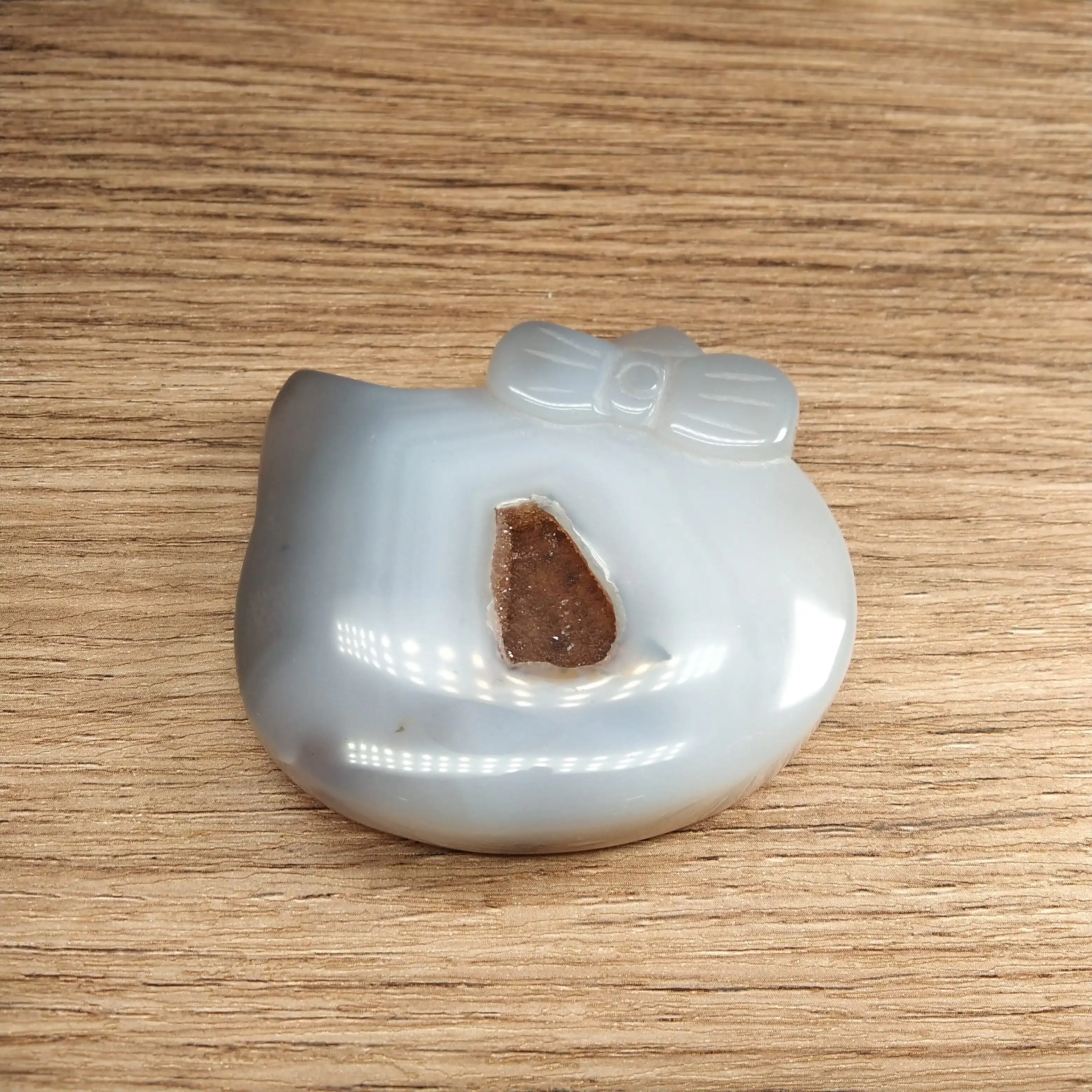 
Wholesale natural crystal agate carved hello kitty head small cute animals carving folk crafts healing souvenirs stones 