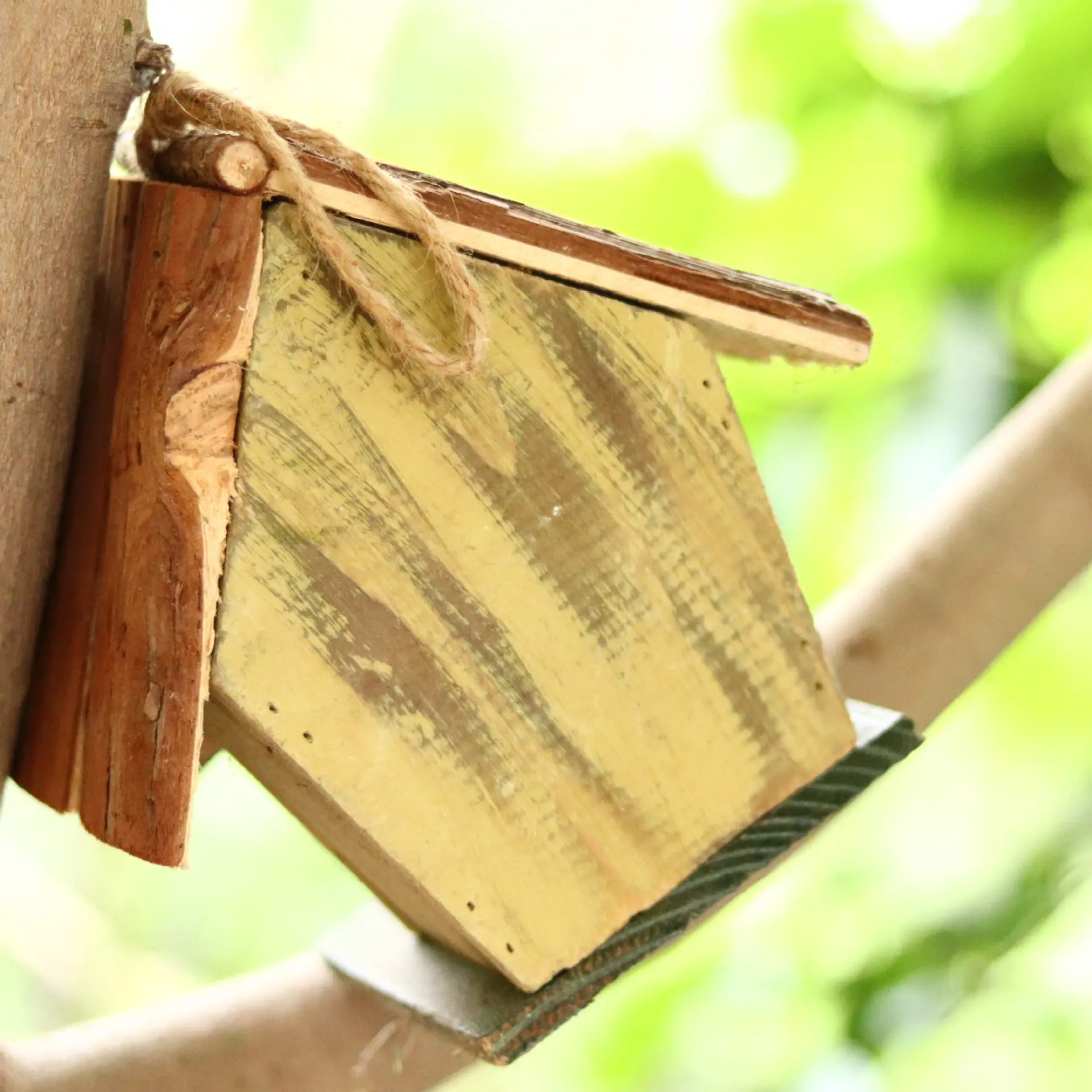 hanging bird house outdoor garden patio garden decorative pet cottage distressed leaves wooden birdhouse