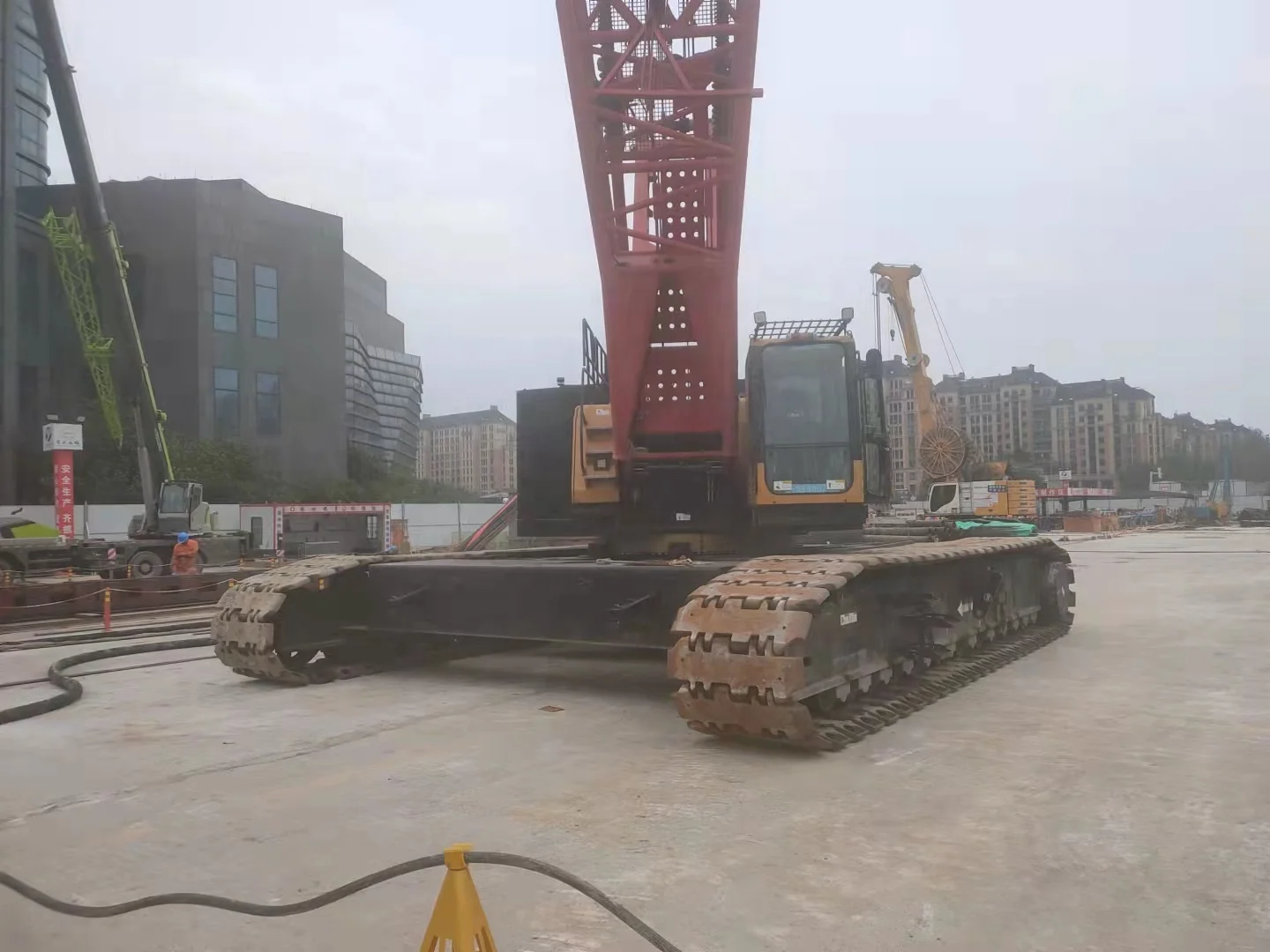 China Top Brand Crawler Crane Hot Selling Type 200T With Factory Price Crawler Crane crawler crane 200 ton