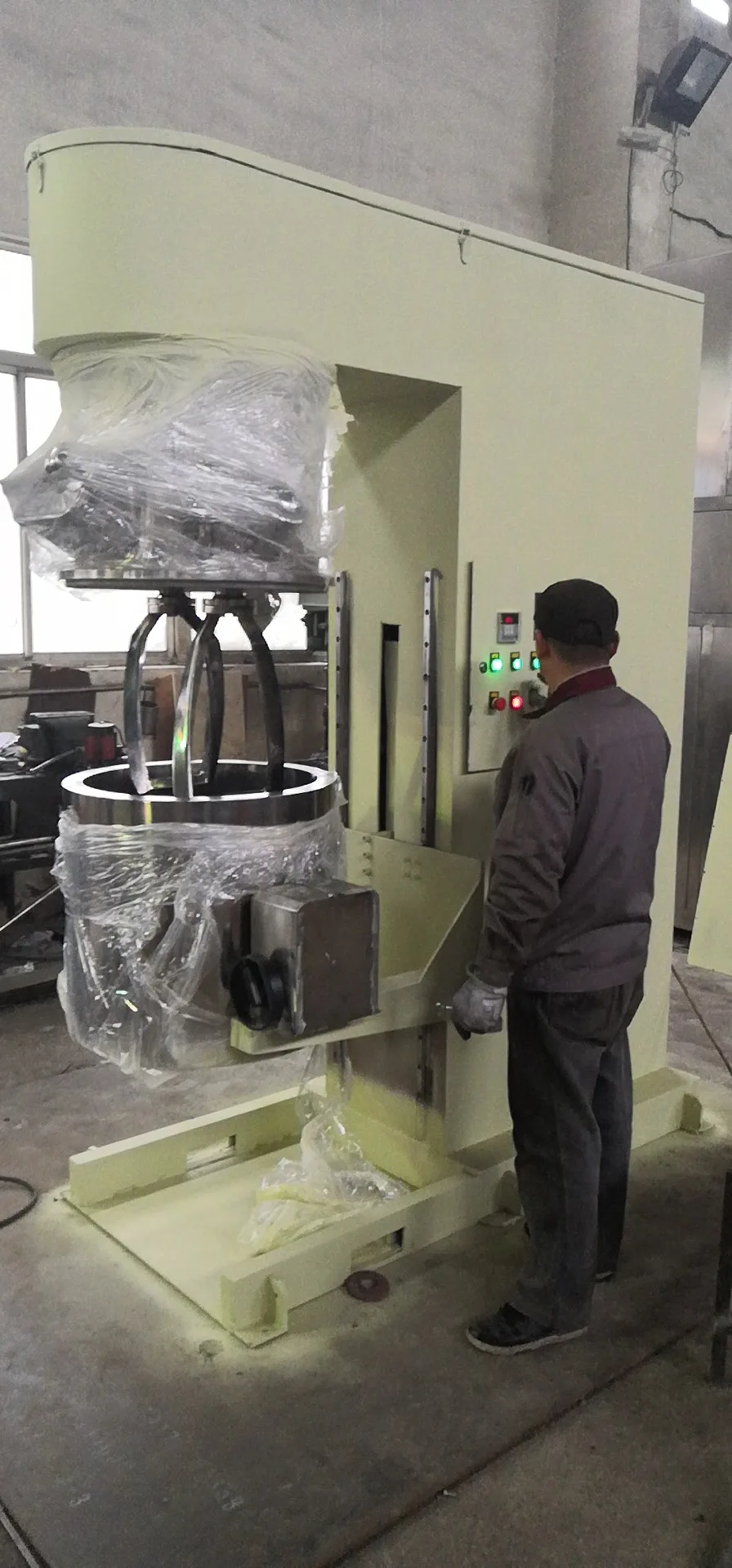 Planetary mixing machine mixing and mixing of high quality and viscous materials