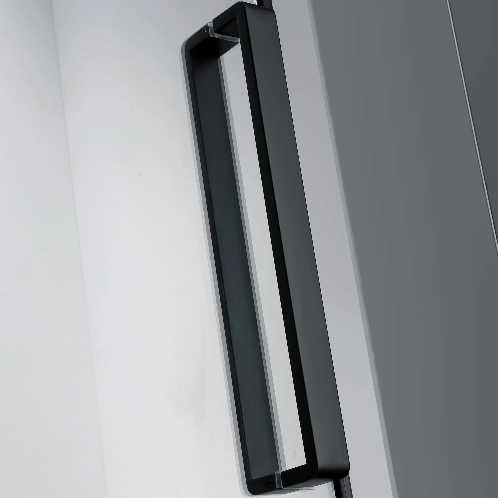 Дверь для душа со стеклянными петлями