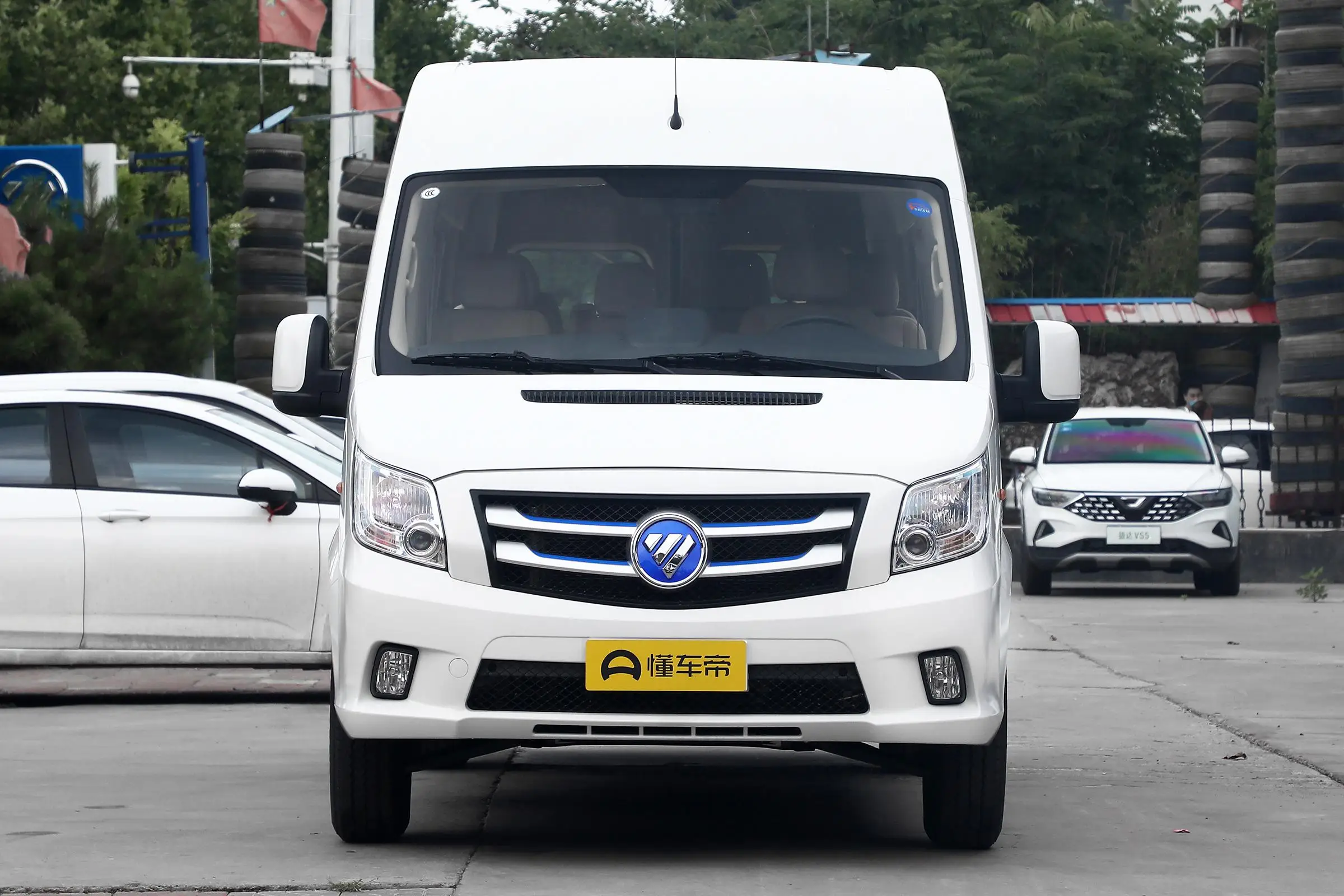 Luxury Minivans Large Loaded Futon Toano Minivan Electric Car Minivan China Mini van for sale