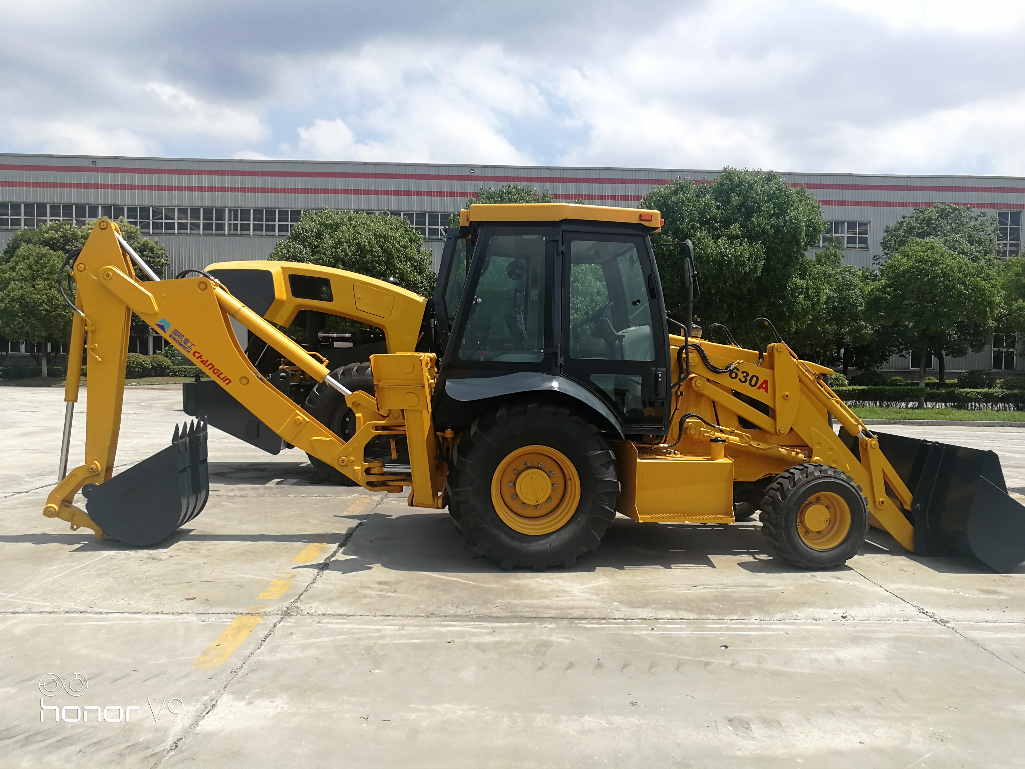 Экскаватор-погрузчик SINOMACH/ CHANGLIN 620CH с Sideshift в наличии