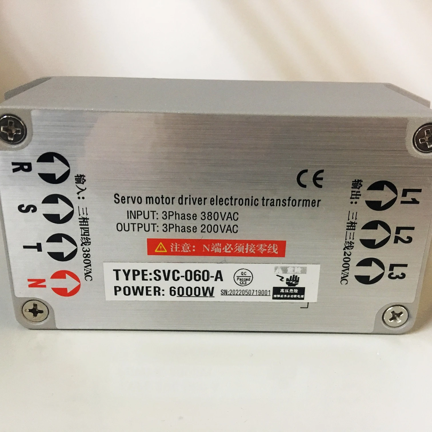 Электронный трансформатор вход 3 фазы 380VAC выход 200V переменного тока 6KW SVC 060A