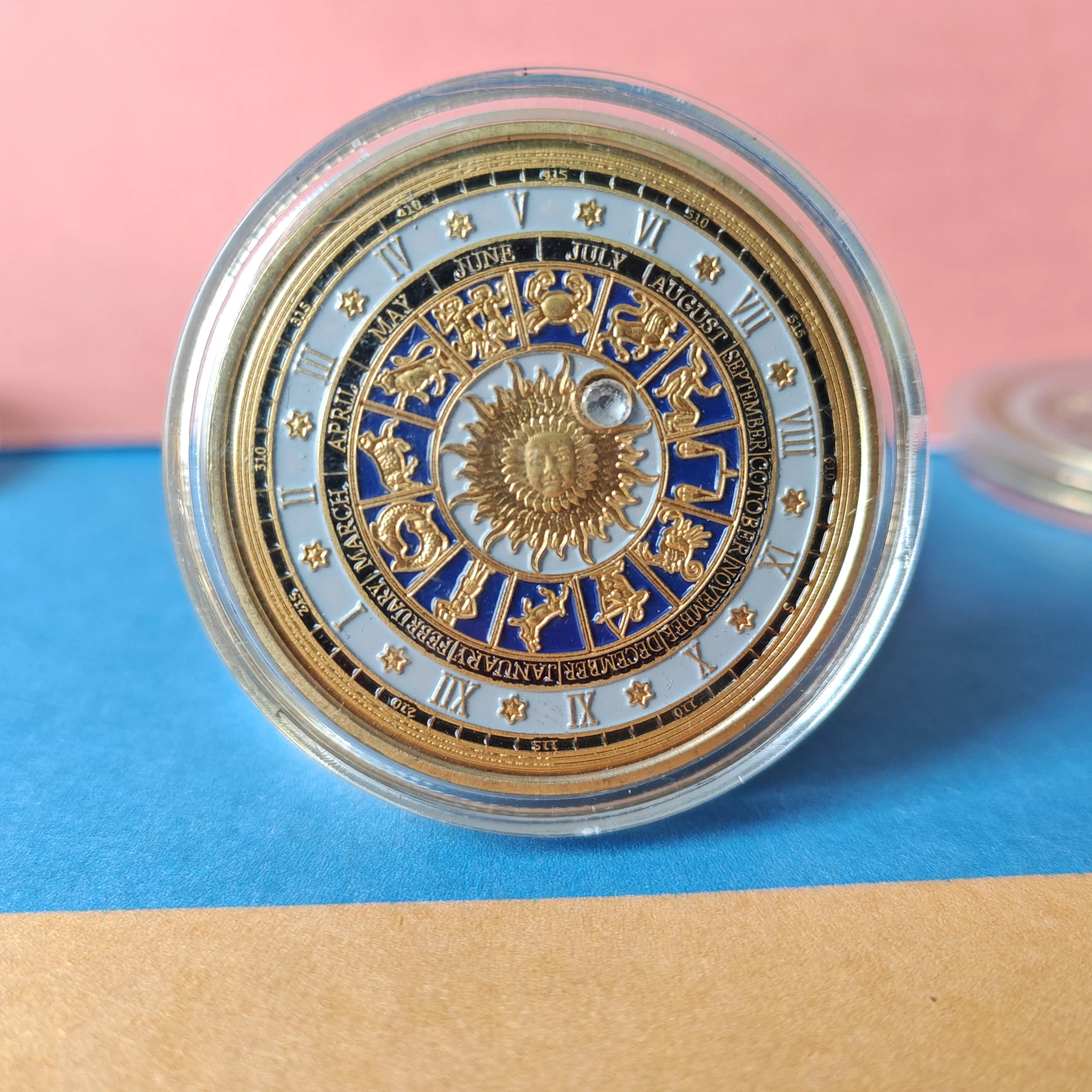 Western tarot card commemorative coin, Sun and moon constellations Guardian Coin Friendship Love Gift Retro style