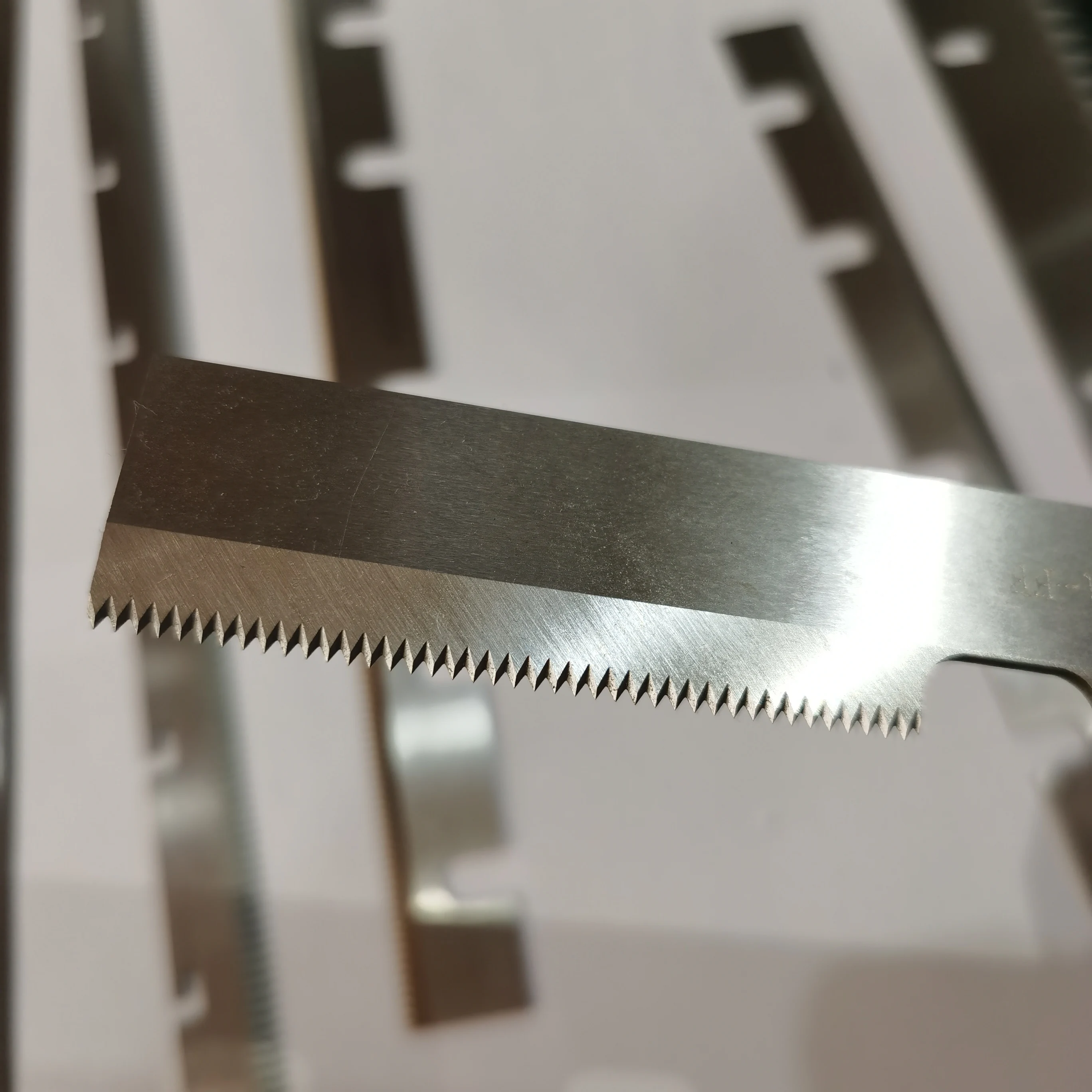 HSS Food Packaging Bag Serrated Cutting Knife Tooth Shape Blade In Packaging Industry
