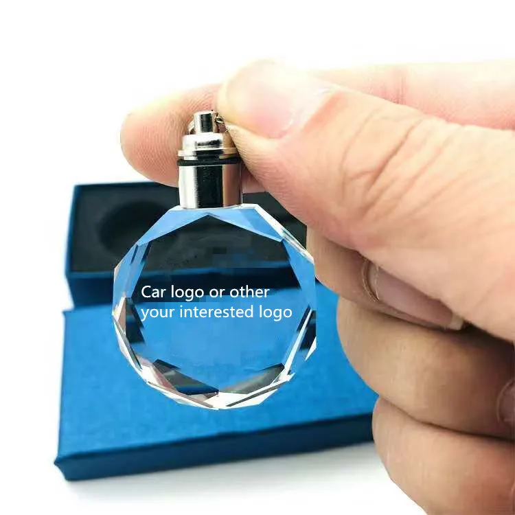 Оптовая продажа, 3D лазерная гравировка, логотип автомобиля, хрустальный стеклянный брелок с семью цветами светодиодной подсветки и подарочной коробкой