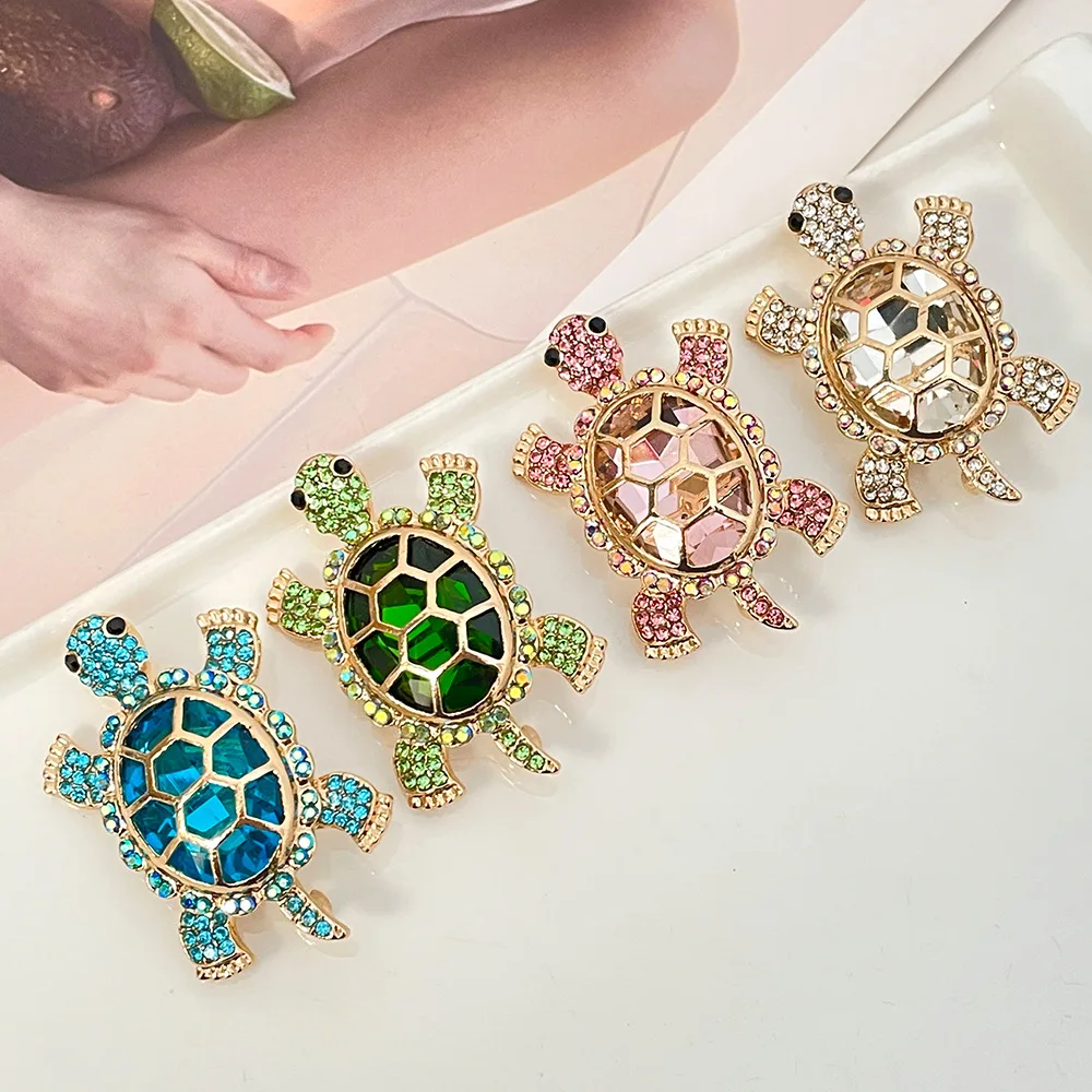 Turtle Brooch with Crystal Rhinestone - 3.7*5.6cm Elegant Sea Turtle Brooch for Women for Decorating Clothes Gold Tone Lapel Pin