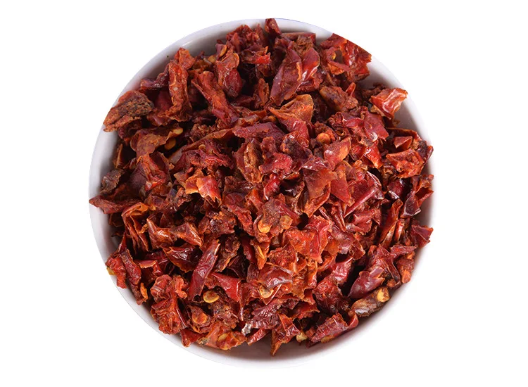 Mature, air dried red sweet bell peppers flakes diced for soups