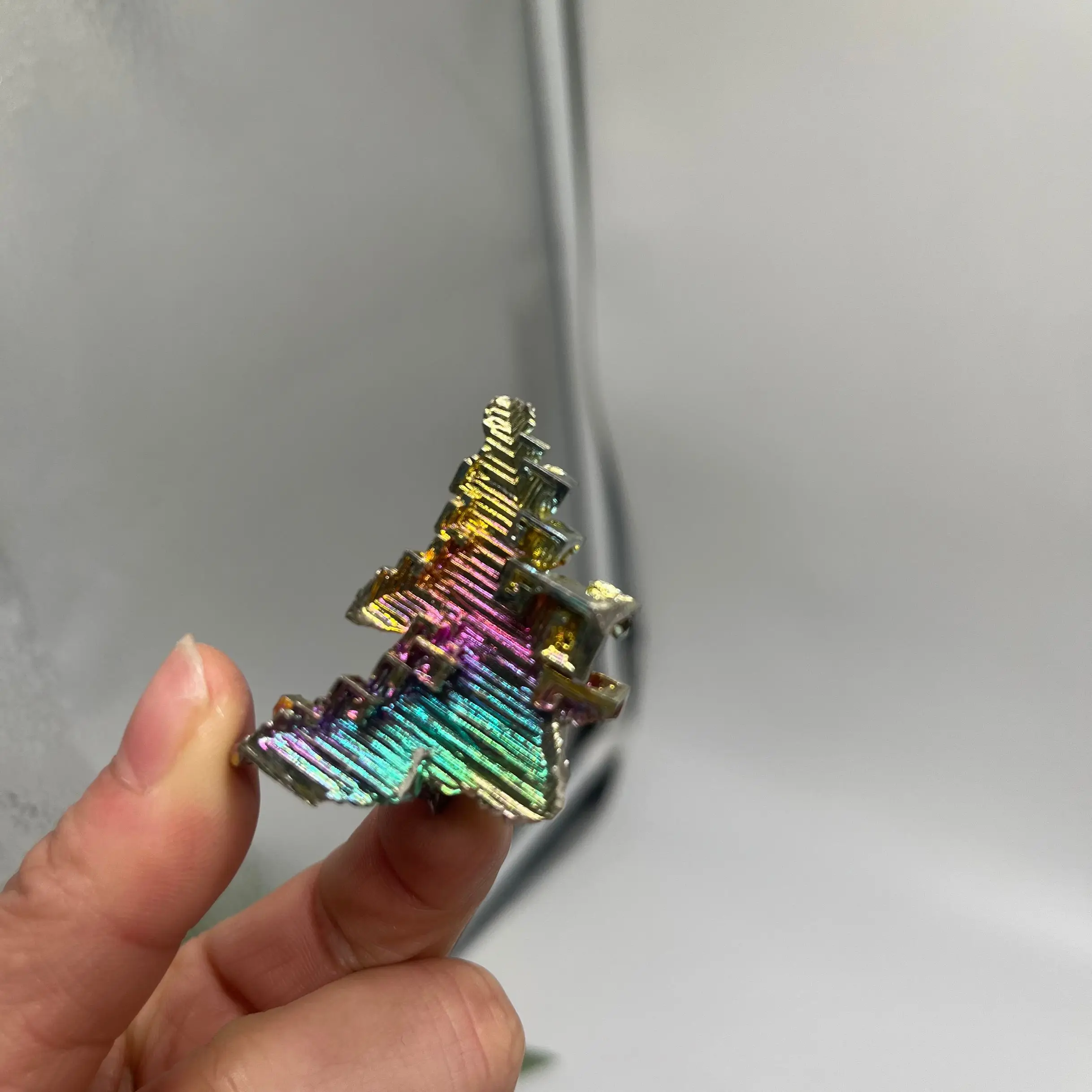 Wholesale natural Crystal  Healings Stone  Metal Shaped Rainbow Mineral Ore Bismuth