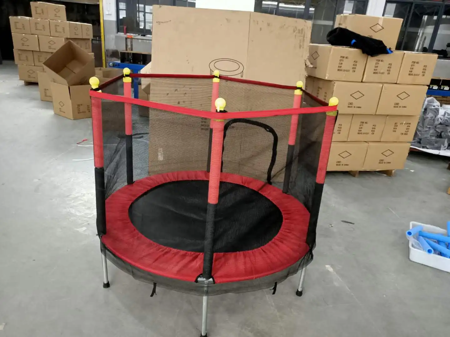 Child trampolines round 55inch trampoline outdoor with safety net with enclosures jumping bed