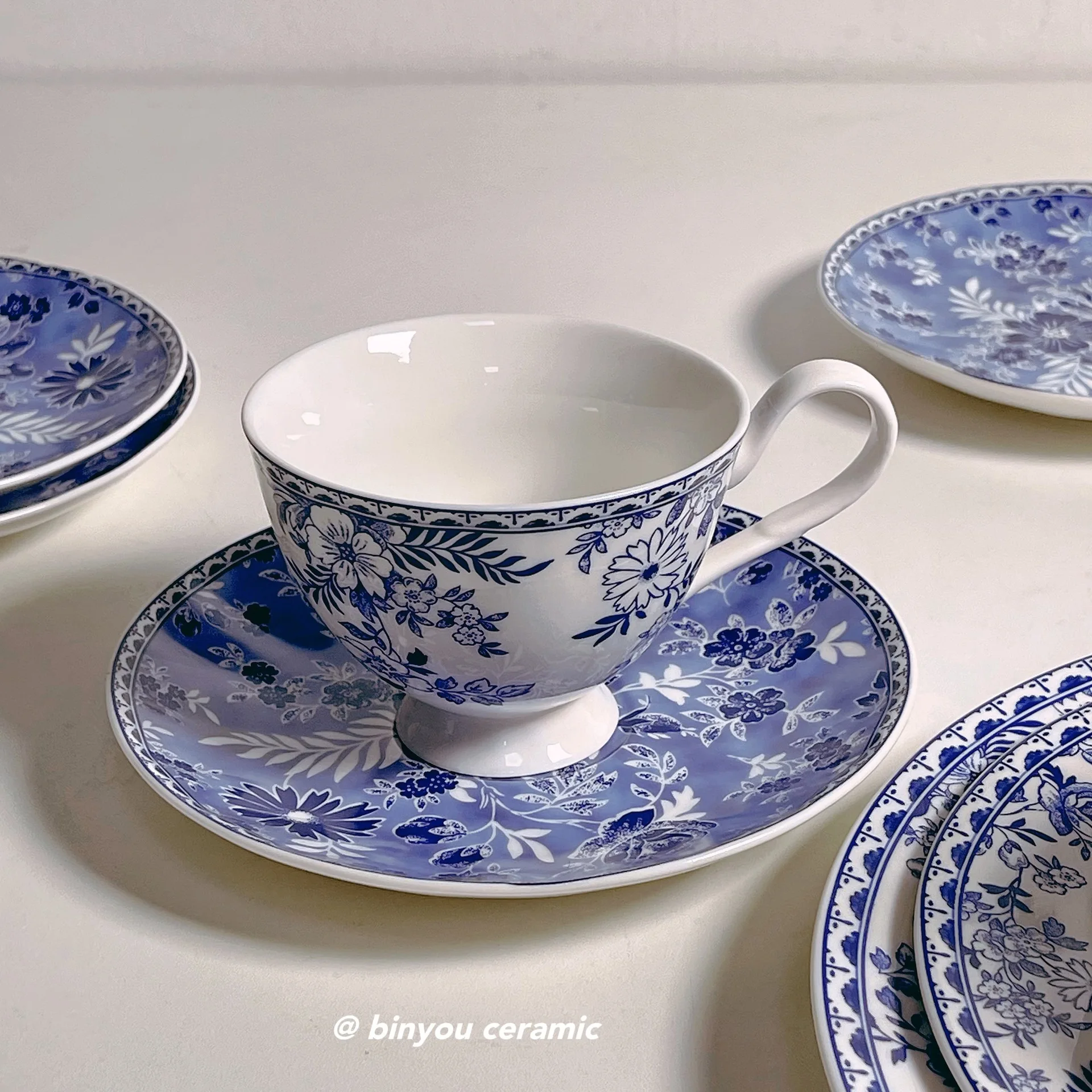 2024 hot seller  luxury Chinese style vintage porcelain tea coffee cup set cup and sauce set for wedding restaurant coffee shop