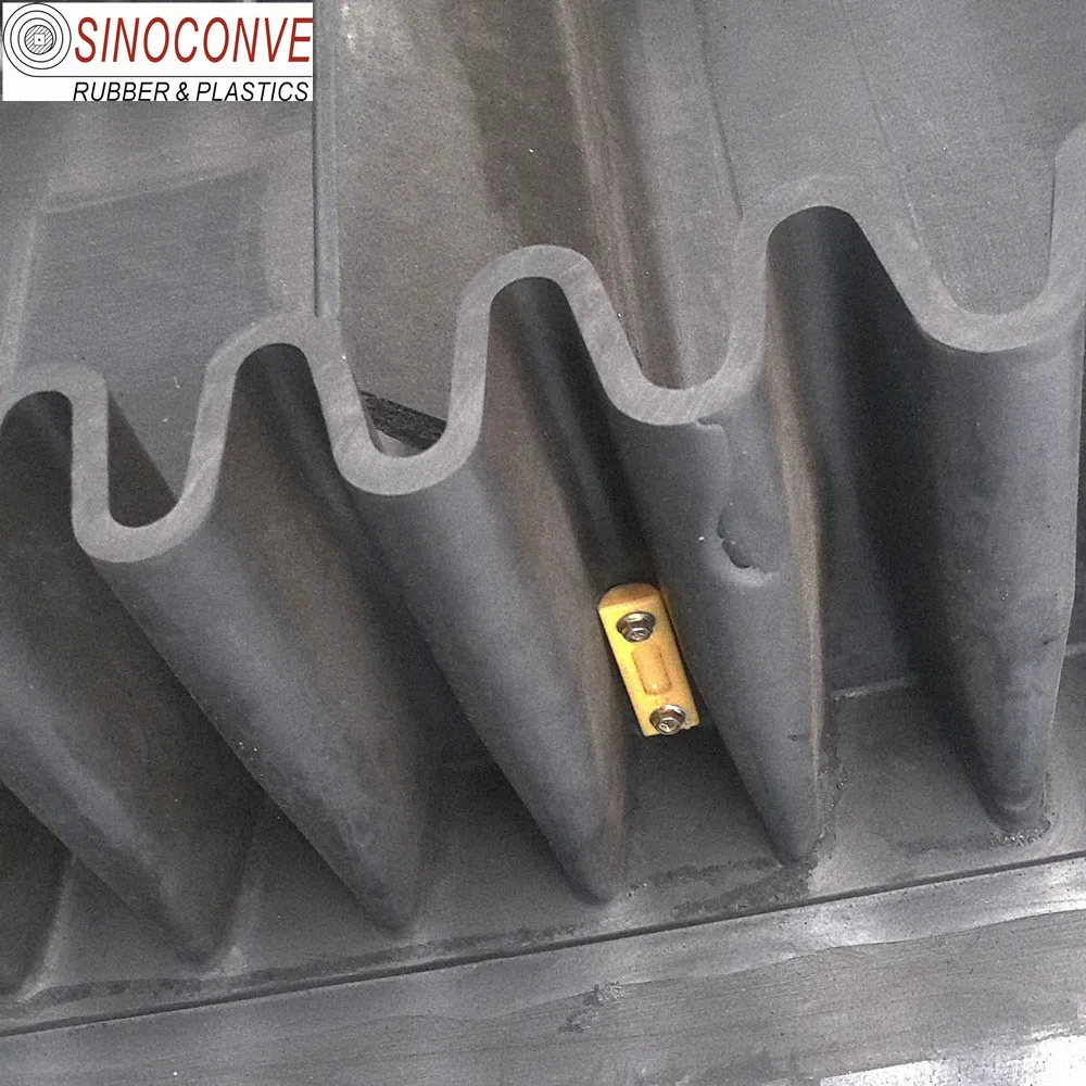 vertical wave rubber sidewall conveyor belt for wall stand