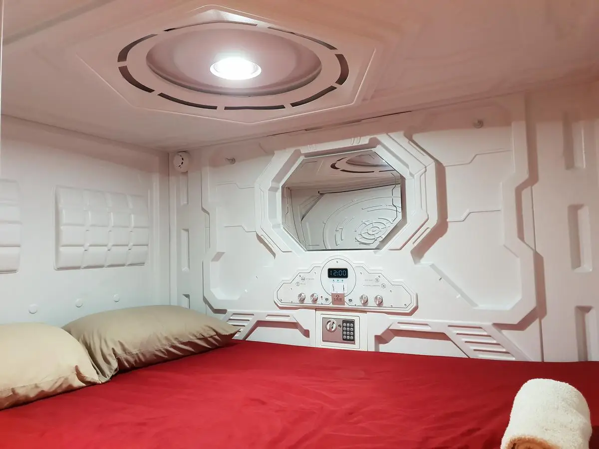 STARSDOVE Simple Modern Style Capsule Hotel Sleeping Box with Window