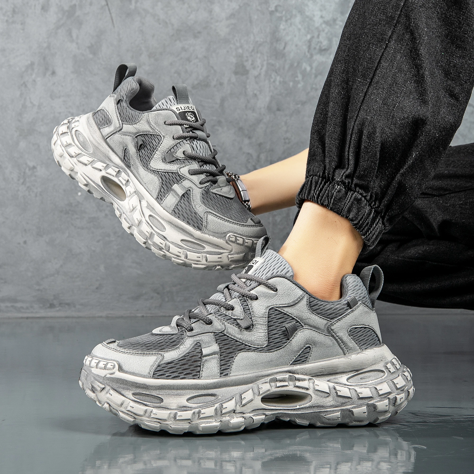 Custom Men Sneakers Casual Men Soft Sole Board Shoes Fashion retro Breathable Height Increased dad chunky Platform Running Shoes