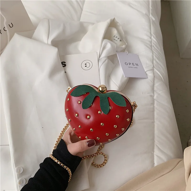 Wholesale 2024 summer fashion cute heart-shaped red strawberry bag mini chain messenger bag rivet mouth red envelope