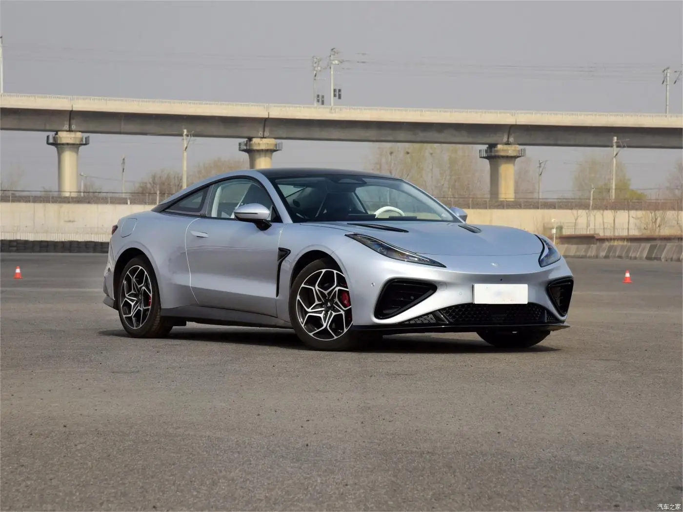 The most popular and cheapest Chinese Neta GT four-wheel drive new energy sports car