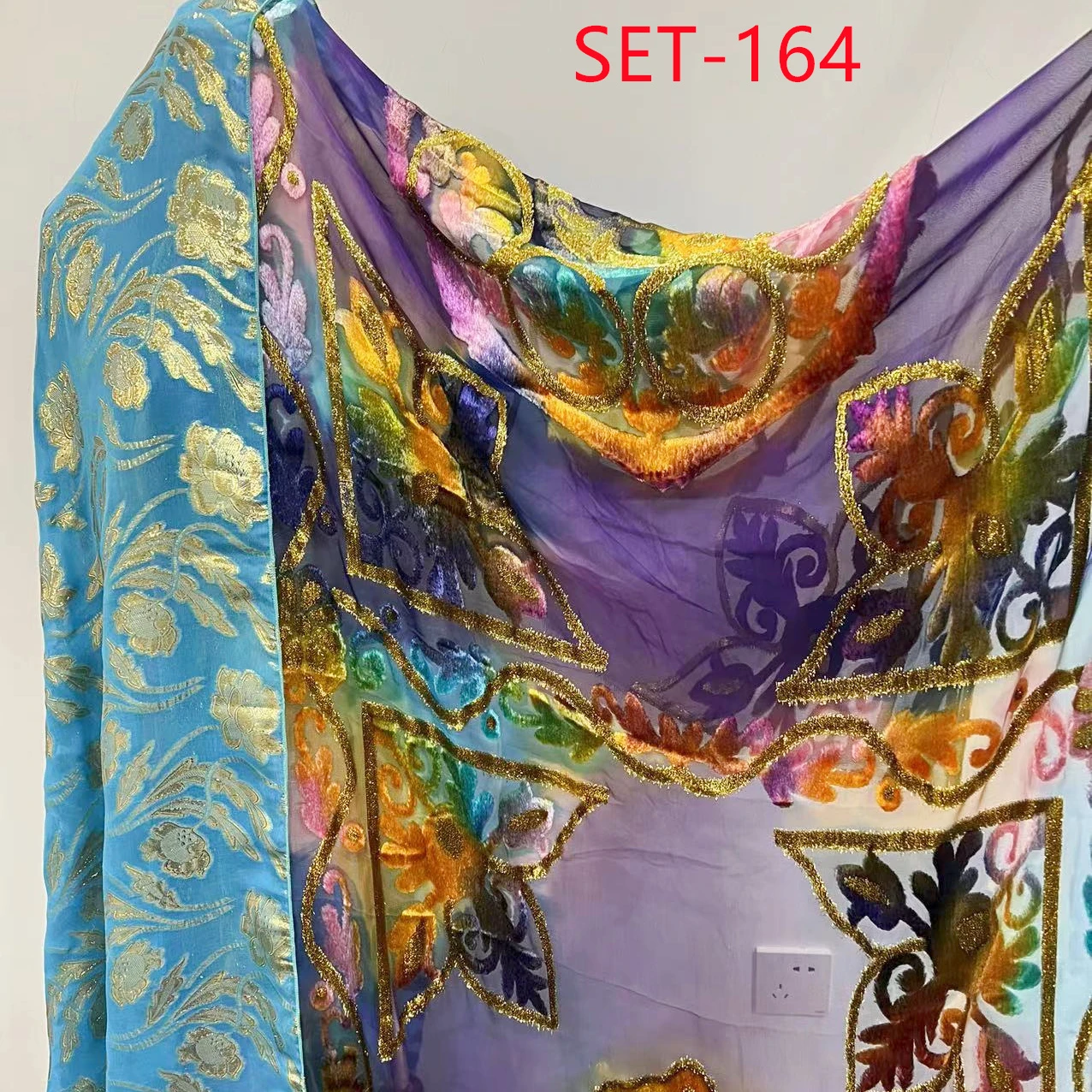 Promotional Customized Printed Gold Metallic Yarn Jacquard Flower Design Silk Fabric