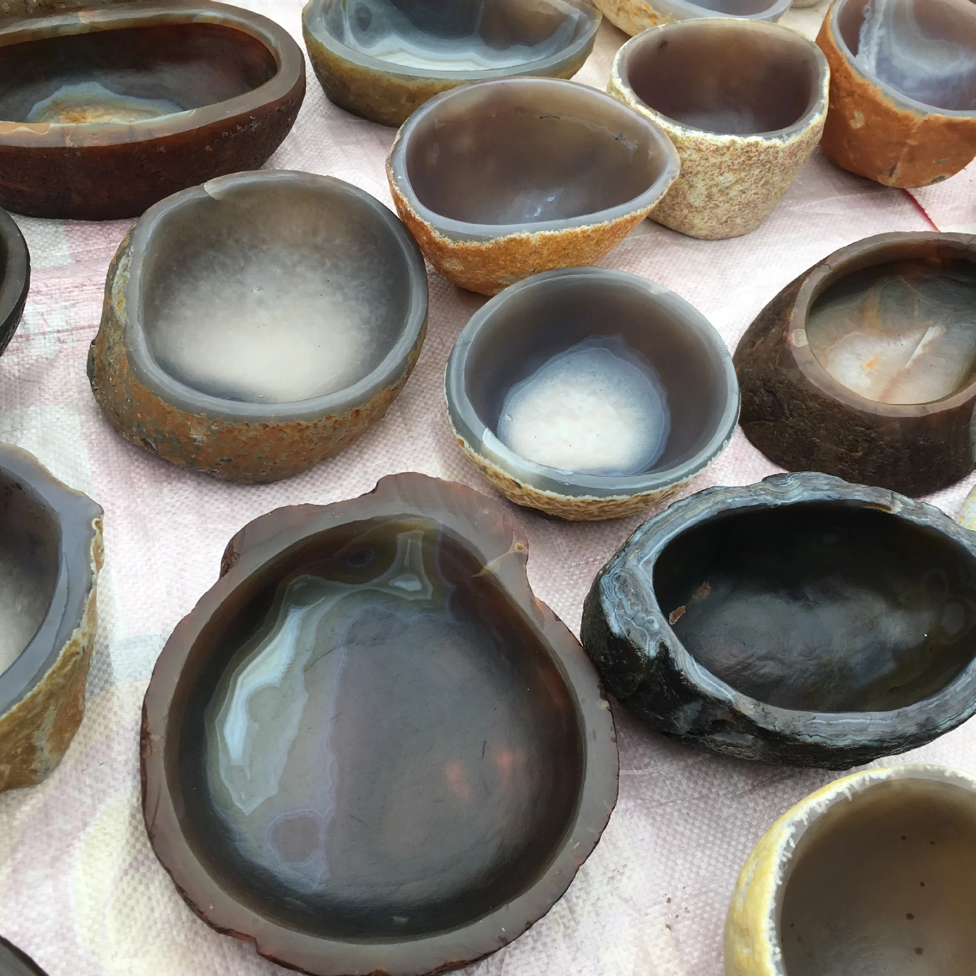 Natural Carving Bowl Agate Crystal Wine Glass Chalcedony Stone Tea Cup Agate Ashtray Crafts Crystal Gift Souvenirs