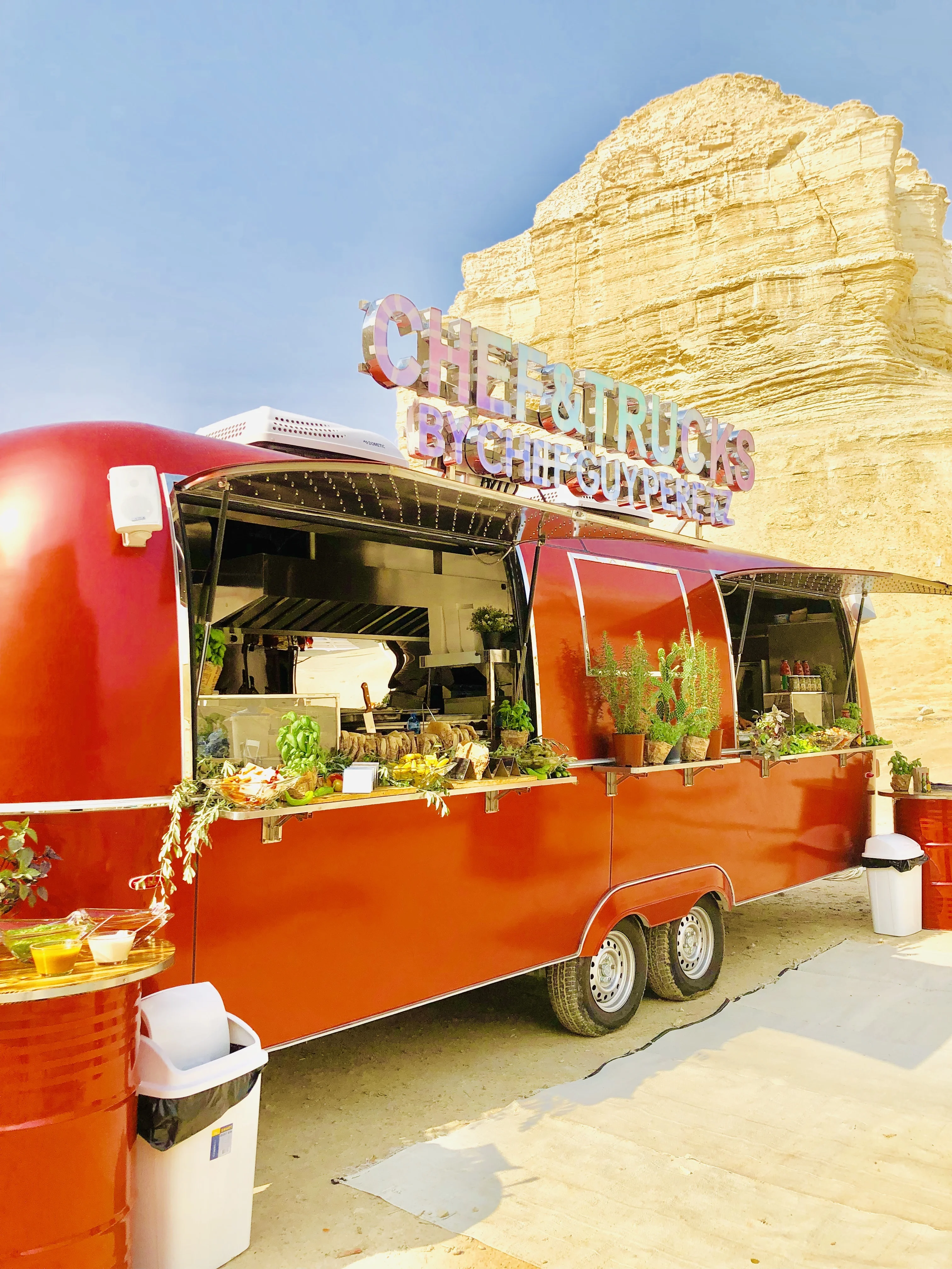 
New arrival airstream food caravan concession trailer fast food trailer roasted chicken crepe food trailer 