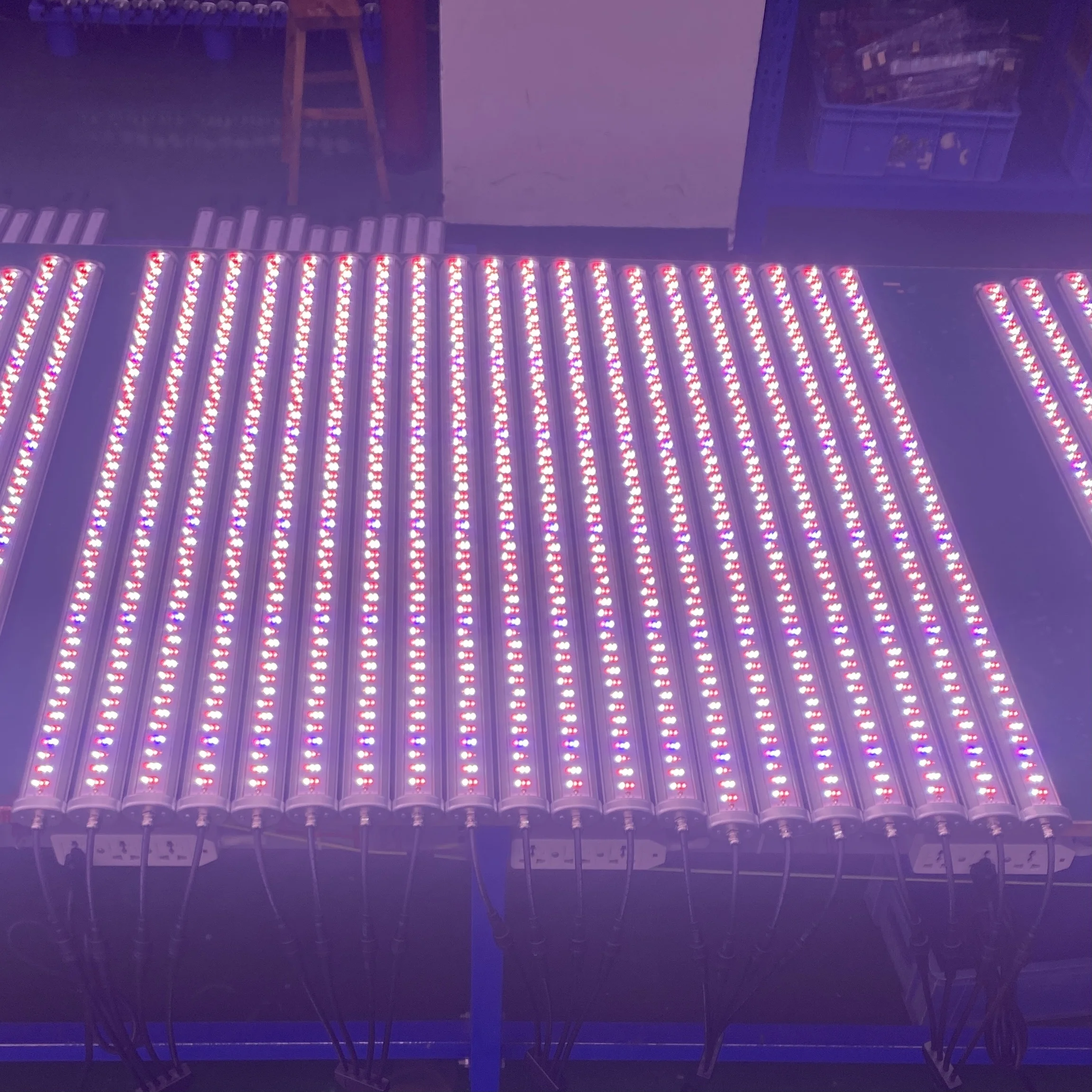 BLE Efficacy up to 3.3 Umol/J 30 watt Led Grow Light Strips for multi level flood table system for medical plants