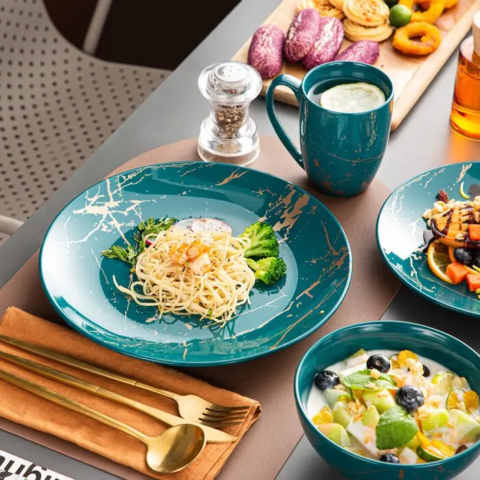 Wholesale european unique decal luxury wedding restaurant dinner plate set custom ceramic dinnerware set