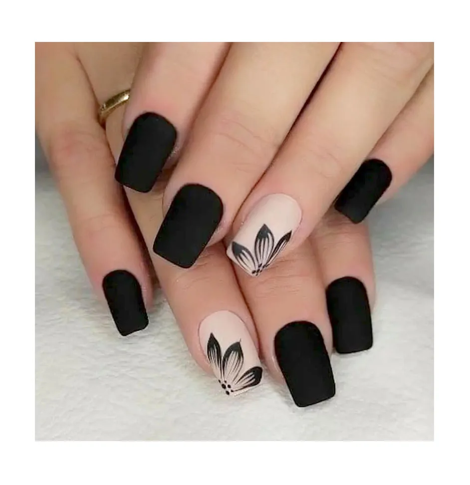 2023 Spring Hot Selling Luxury Black White Flower Medium Square False Nail Shape Fashionable Artificial Uas Decoradas Fake Nails