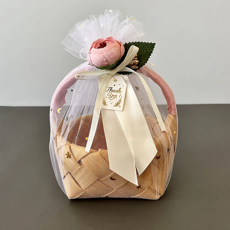 Factory Price Small Wooden Chip Picnic Basket Wedding Candy Empty Gift Basket With Handle