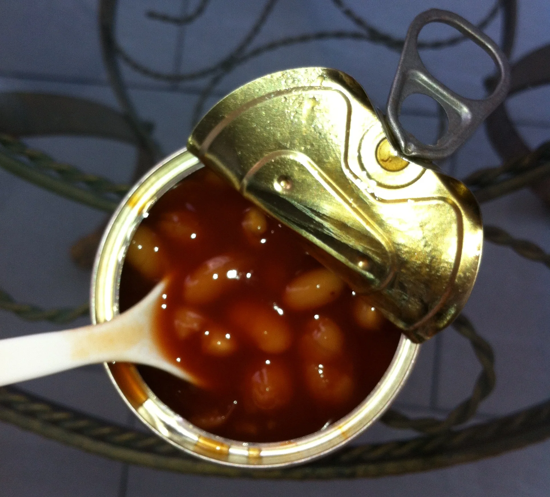 Canned baked brands in tomato sauce  425g