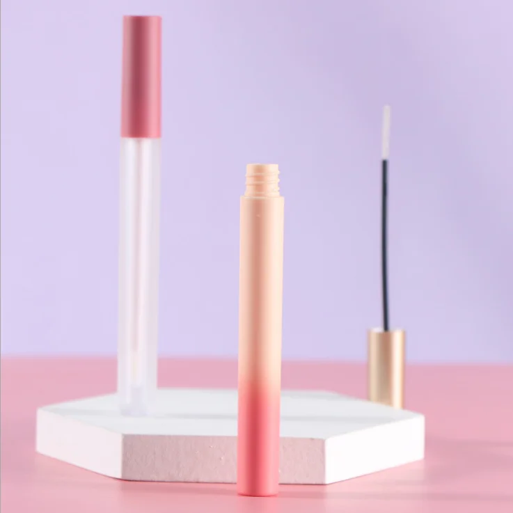 Длинная тонкая матовая тушь для губ 3 мл с градиентом и золотым покрытием