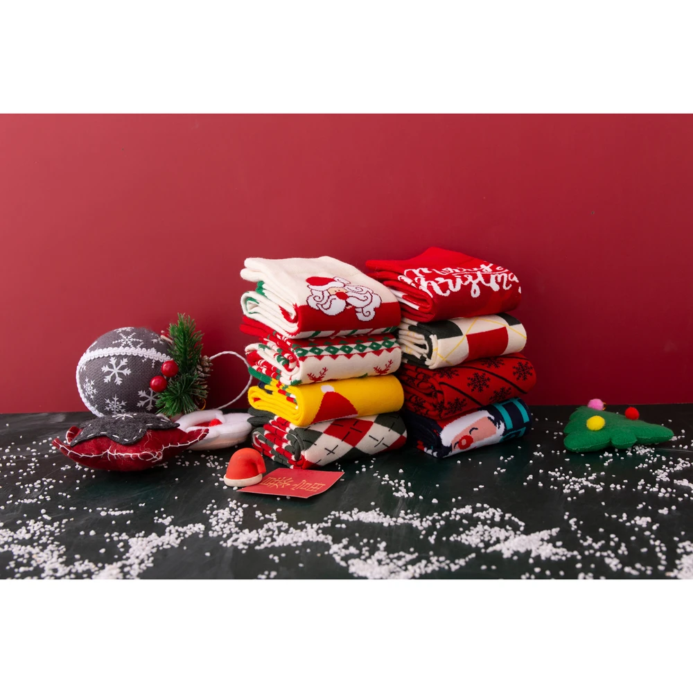 promotional cheap modern women crew festive bear 4 pairs in gift box women winter cute 2021 wholesale christmas socks set