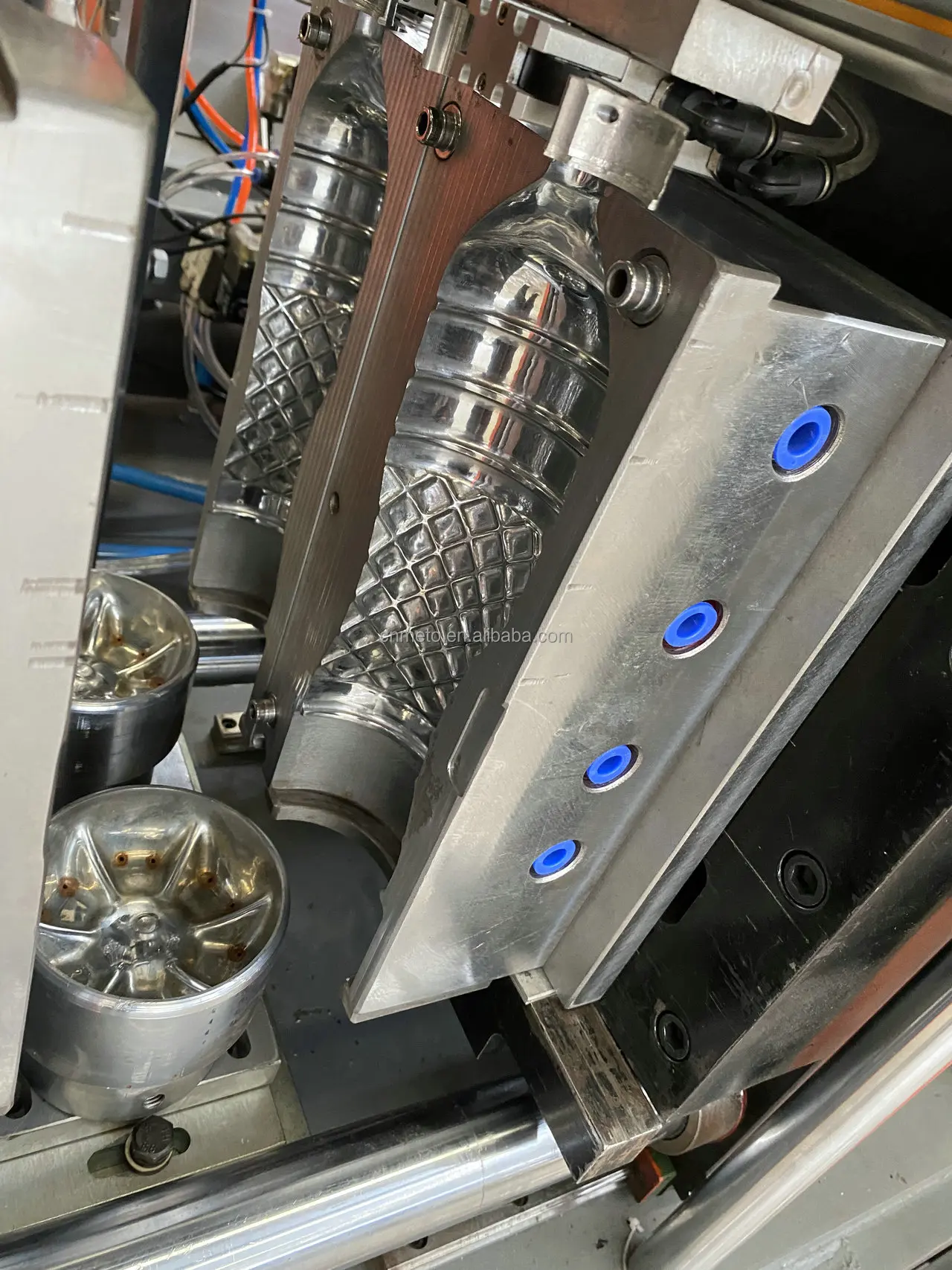 New Condition 2 Cavity Full Automatic PET Bottle Blowing Machine PET Stretch Blow Moulding Machine Pump Motor PLC Engine Bearing