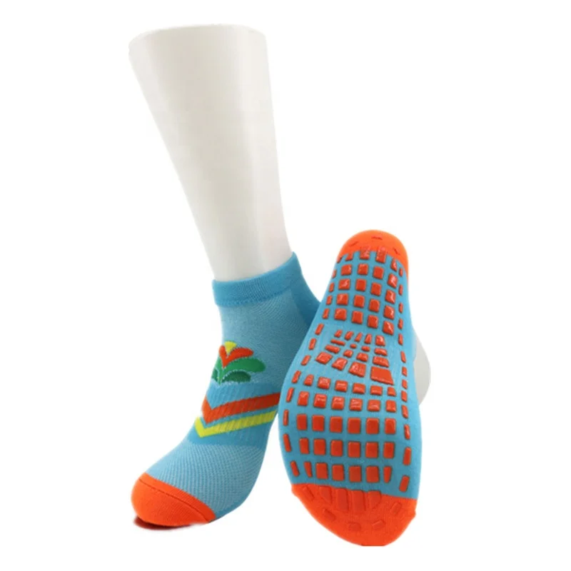 Custom Indoor Playground Anti Slip Sole Polyester Wholesale Non Slip Sock Kids Trampoline Park Socks