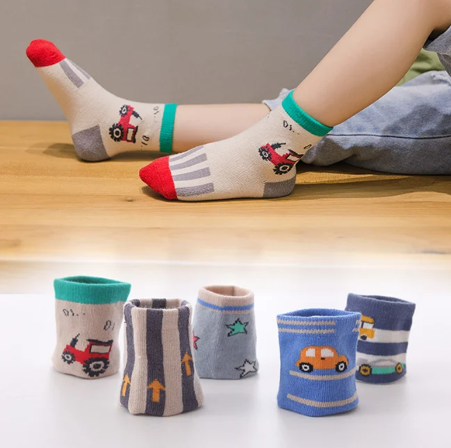 От 2 до 12 лет для мальчиков, одежда в стиле унисекс, для маленьких девочек, из хлопка с круглым вырезом; Детские носки; Модные яркие подарочный набор футболок для детей, автомобиль, детские носки