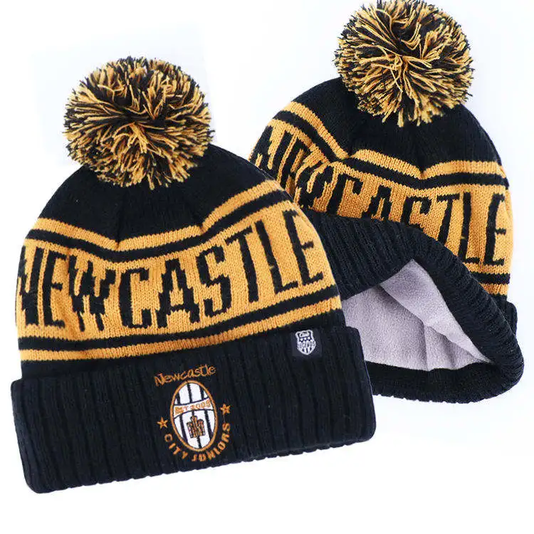 Зимняя вязаная шапка с вышивкой акриловые шапки помпонами