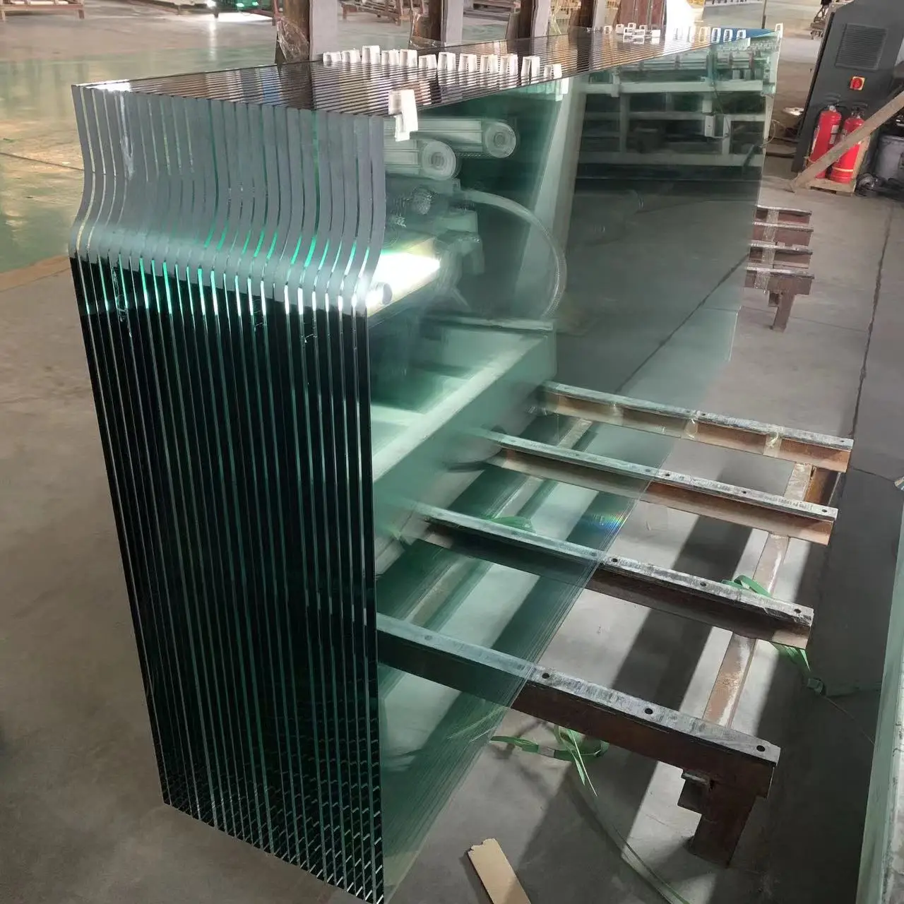 Tempered Low iron China Glass factory manufacturing ultra clear light 12mm ultra transparent laminated tempered glass