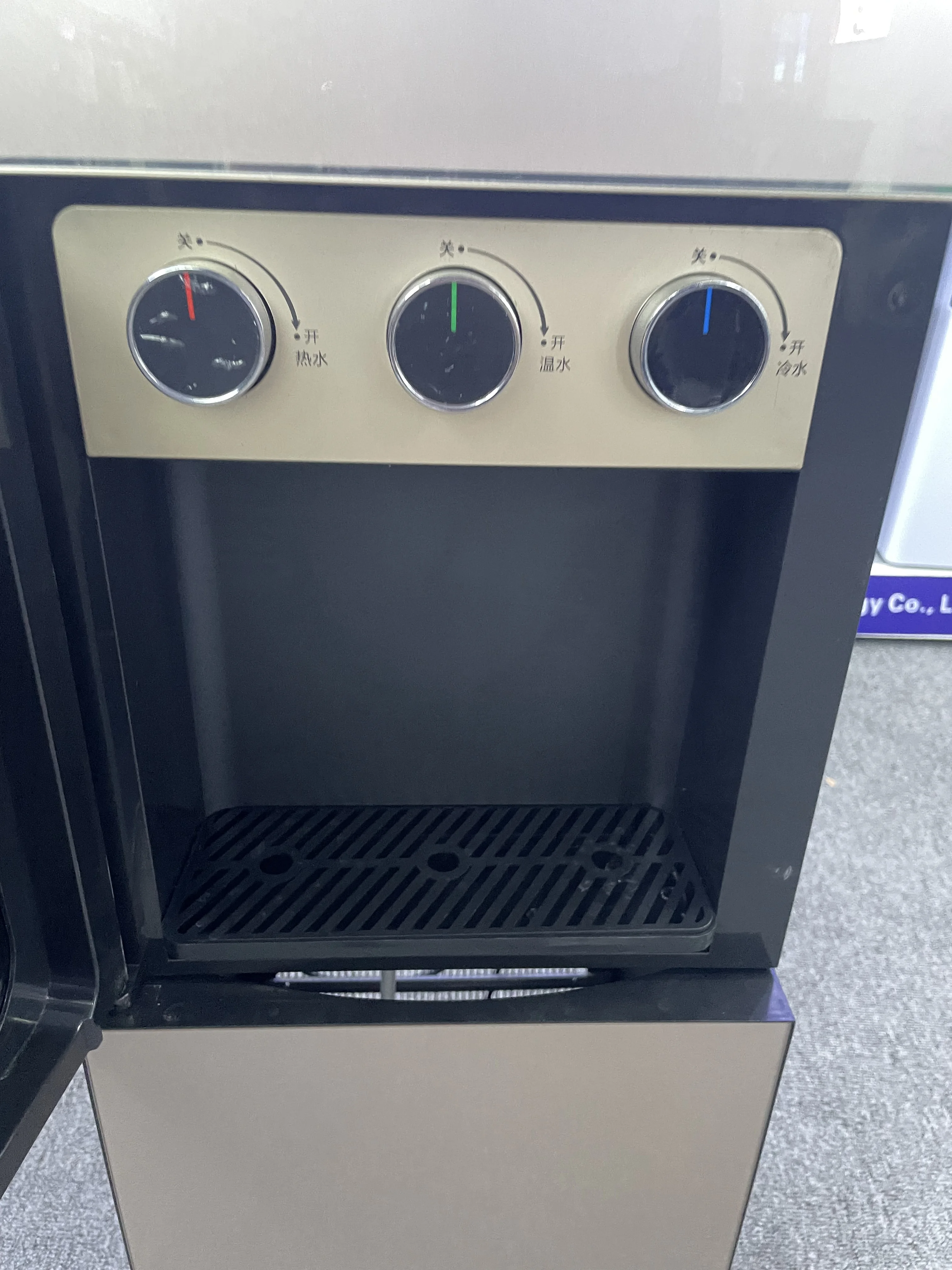 Electronic Water Purifier with Hot and Cold Water Options