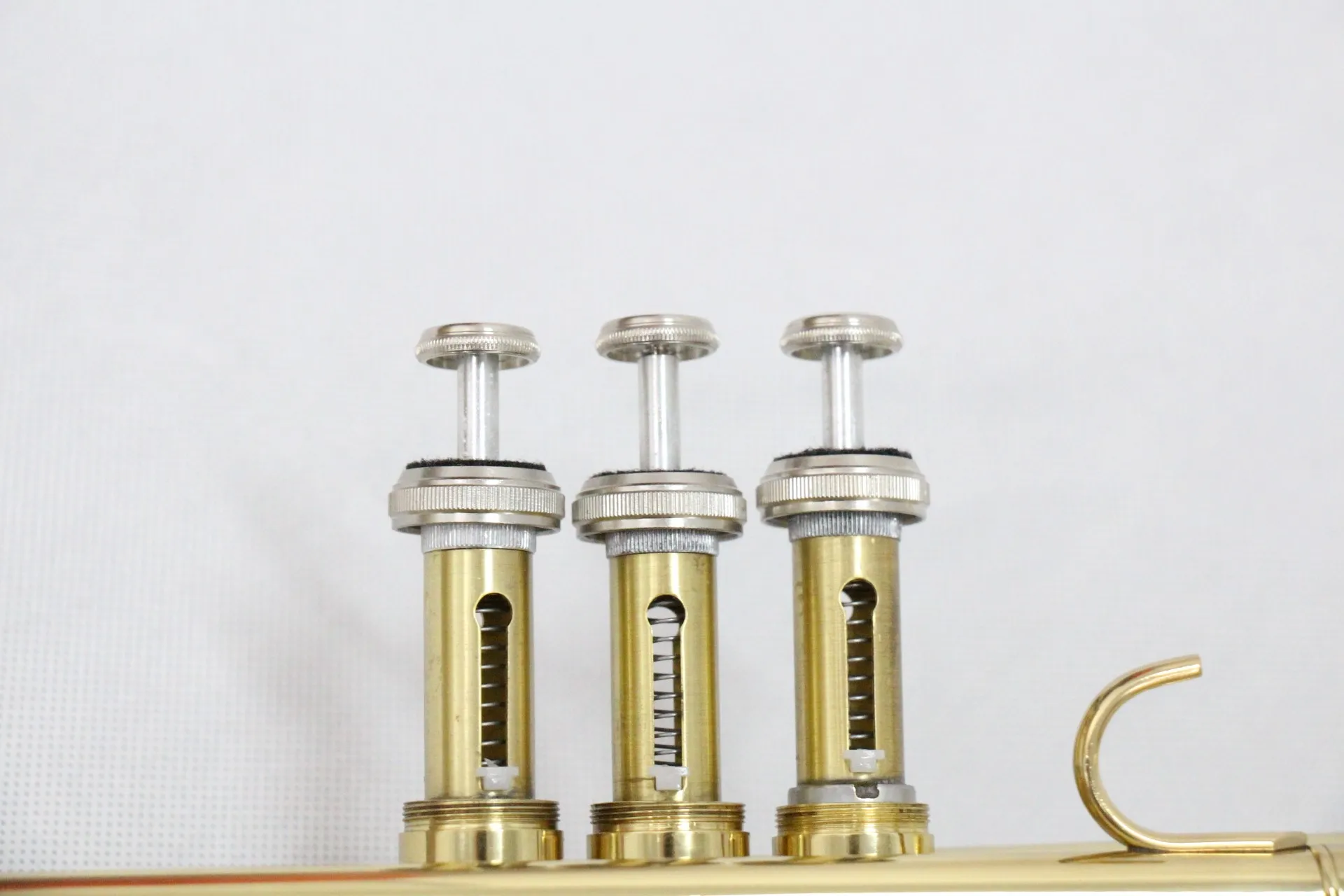 Wholesale bb tone trumpet and professional trumpet mouthpiece for sale with musical trumpet cases bag and cleaning kit