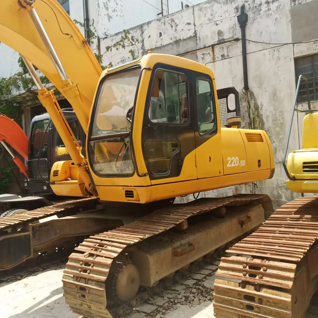 Hyundai 220-5 backhoe equipment Japanese used digger excavator machine with cheap price and spare parts for sale