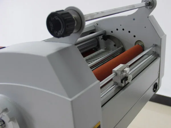 Wuhao 380A 380mm Professional Manual Grade Hot and Cold Roll Laminating Machine for A4 A3 A5 A6 Paper Sizes