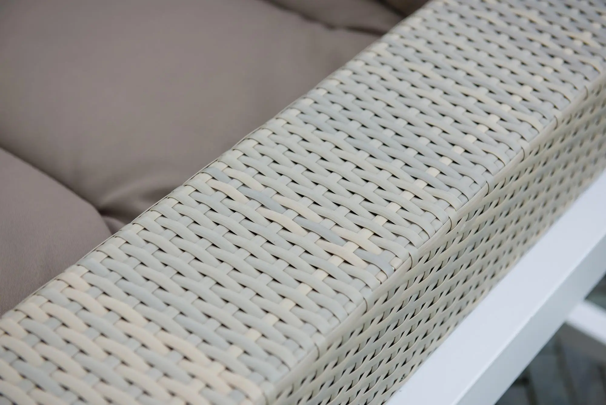 Furniture Outdoor 3 Seater Hammock Chair Curved Roof Summer Patio Canopy Swing Bed Hanging Daybed Swing Garden Bed