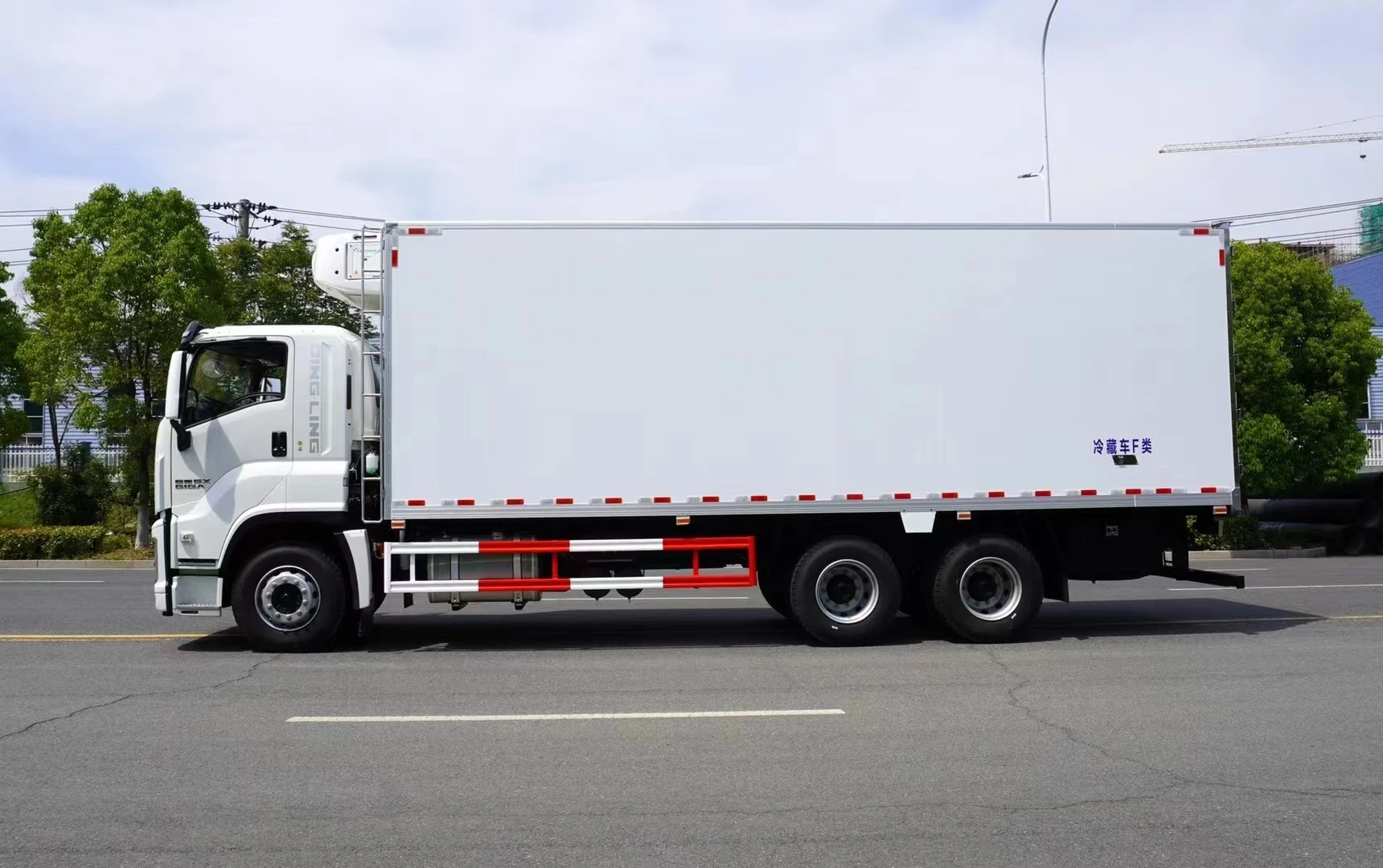Лидер продаж термостатический грузовик ISUZU GIGA 6x4 для транспортировки утенков и цыплят Интеллектуальный день доставка птицы