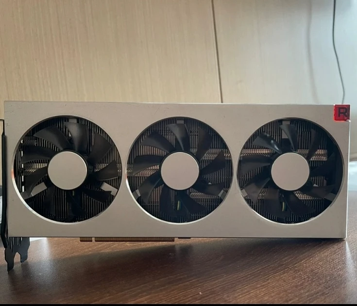 Видеокарта XFX AMD Radeon VII 16 Гб б/у, видеокарта 16 Гб HBM2 4096 бит, видеокарта Radeon VII