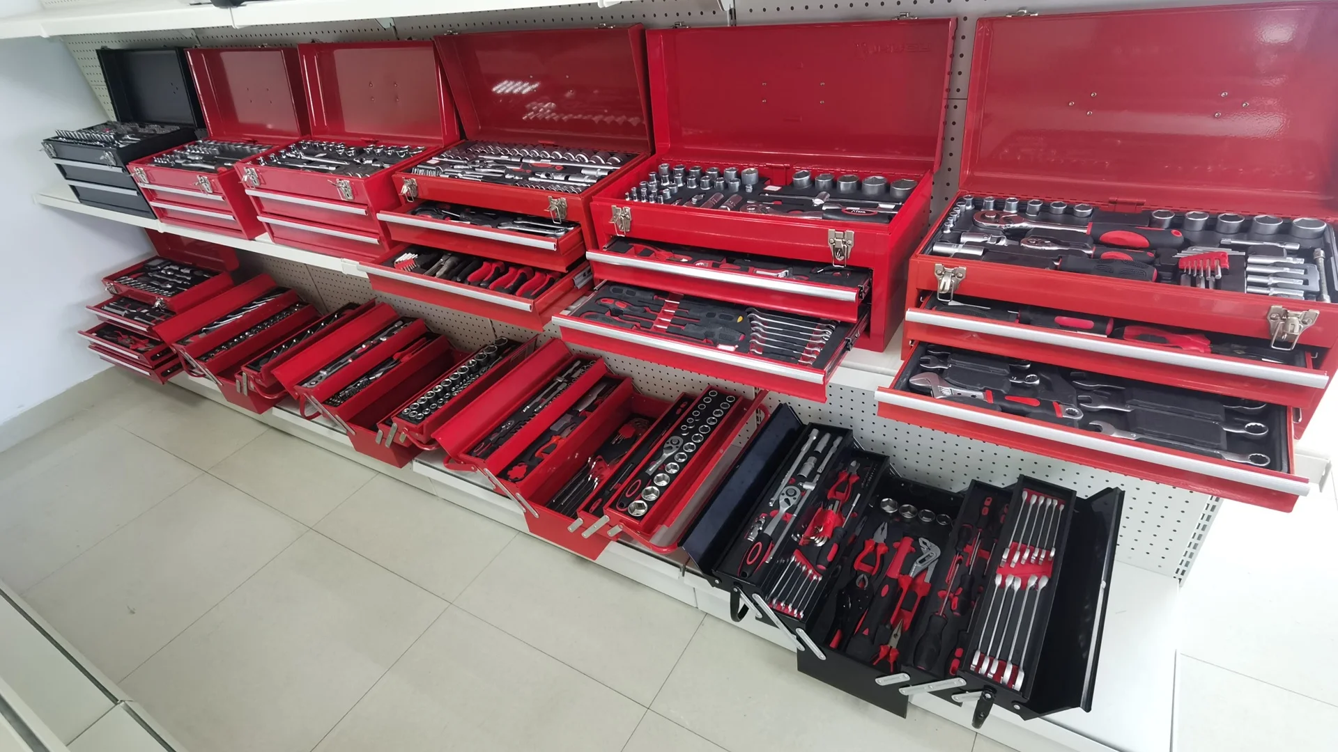 Metal case tools kit.jpg