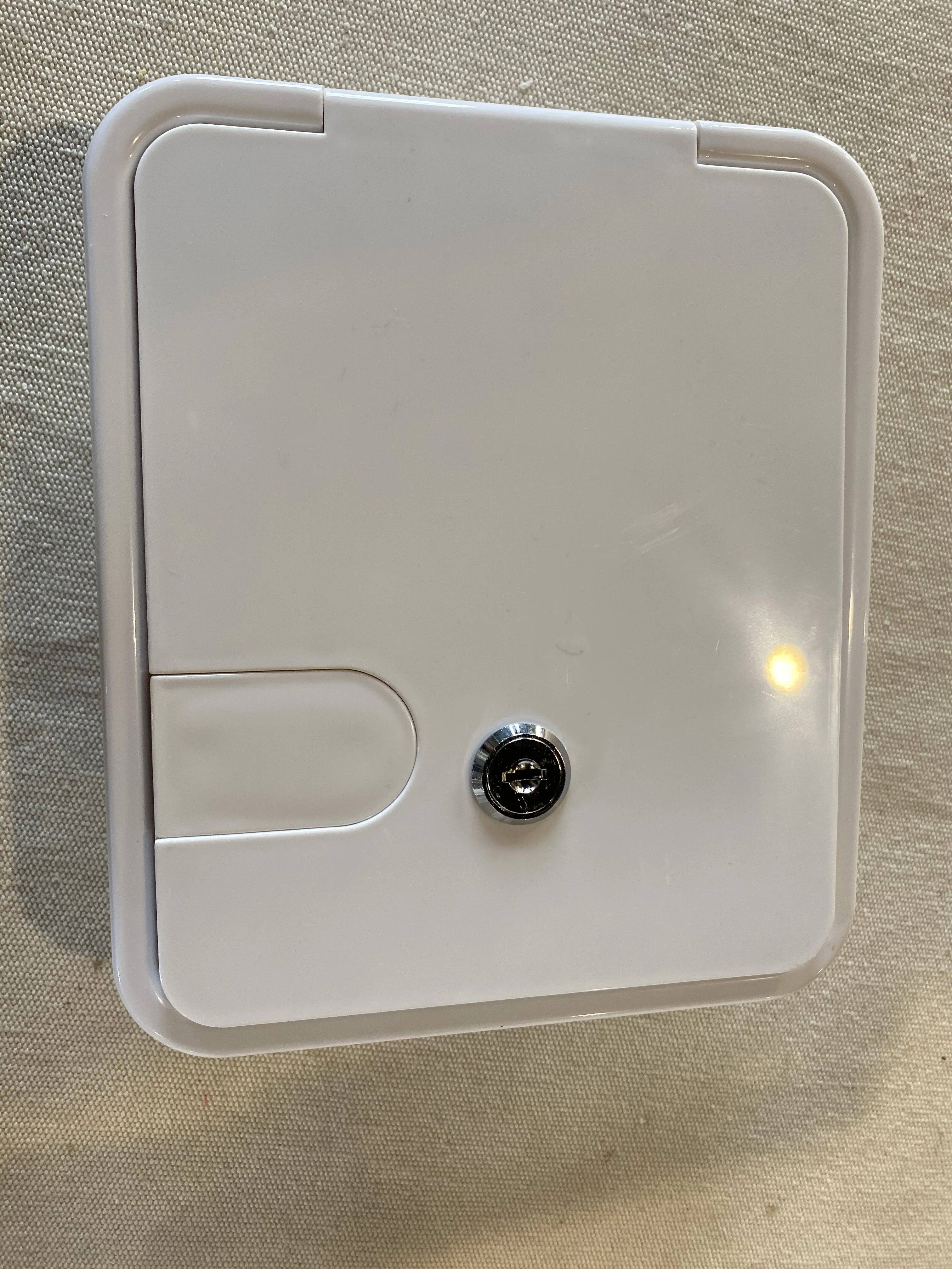 White Small 30/50 Amp Key Lock Electric Cable Hatch For RV Camper