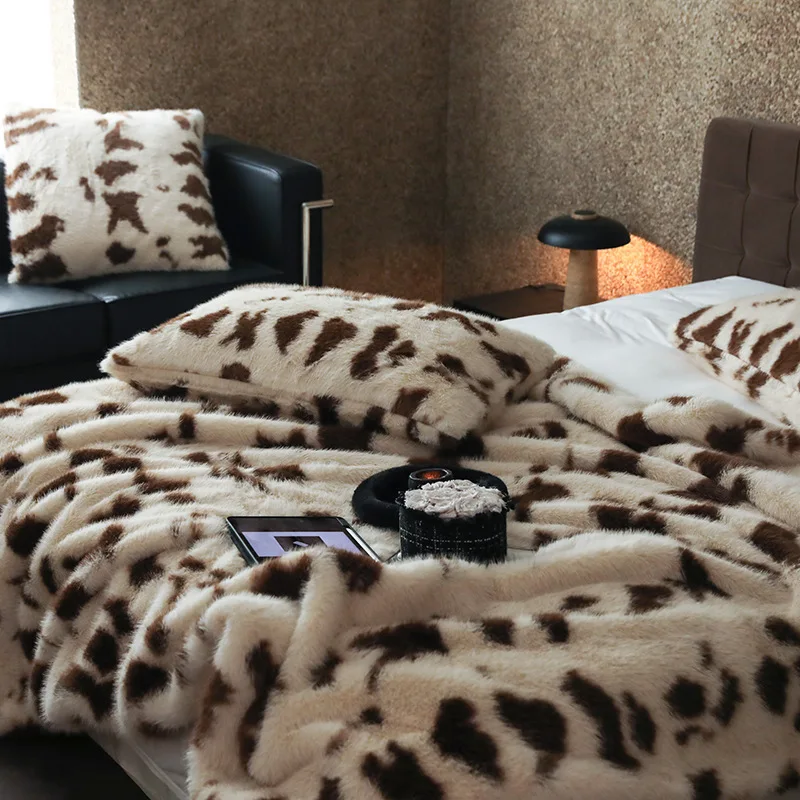 Brand New Light Luxury Blanket Altan Imitation Fox Fur Milk Blanket Thickened Warm Feather Blanket For Baby