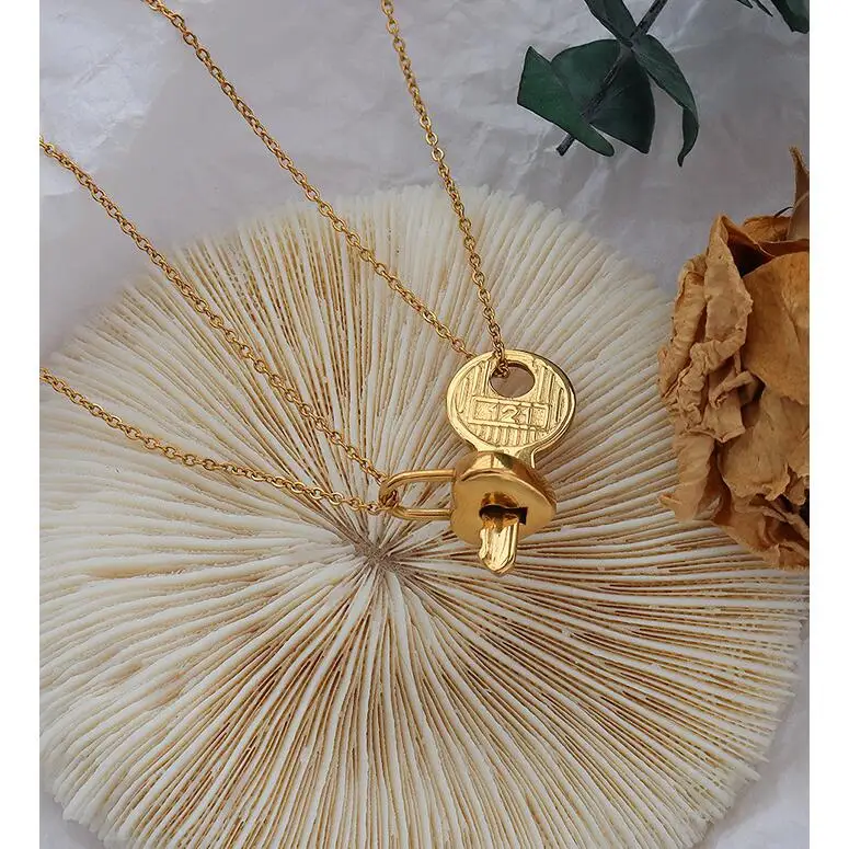 Moge New Arrival Couples Jewelry Heart Locket Necklace Padlock and Key Pendant Necklace Set for Women Gift